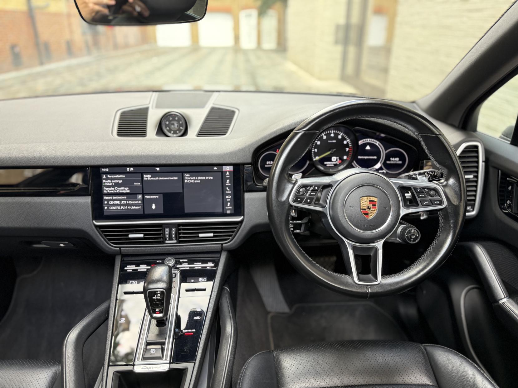 Porsche Cayenne 3.0 V6 E-Hybrid 14.1kWh SUV 5dr Petrol Plug-in Hybrid TiptronicS 4WD Euro 6 (s/s) (3.6kW Charger) (462 ps)
