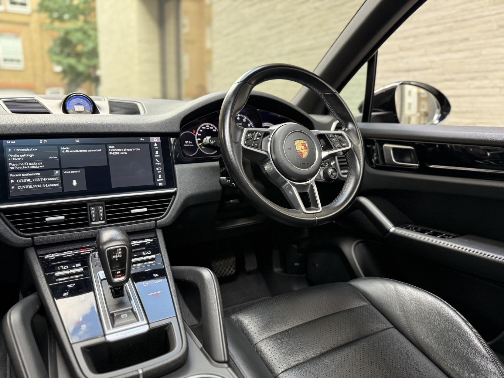 Porsche Cayenne 3.0 V6 E-Hybrid 14.1kWh SUV 5dr Petrol Plug-in Hybrid TiptronicS 4WD Euro 6 (s/s) (3.6kW Charger) (462 ps)