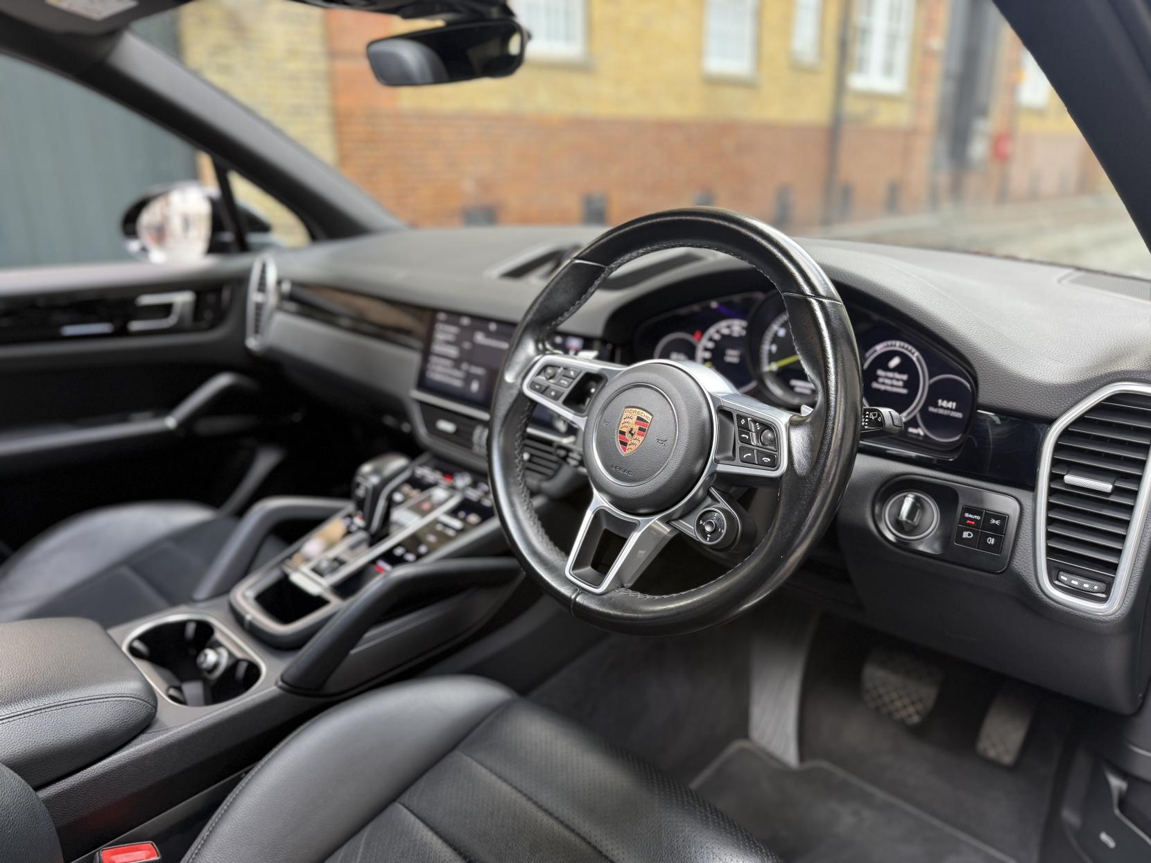 Porsche Cayenne 3.0 V6 E-Hybrid 14.1kWh SUV 5dr Petrol Plug-in Hybrid TiptronicS 4WD Euro 6 (s/s) (3.6kW Charger) (462 ps)