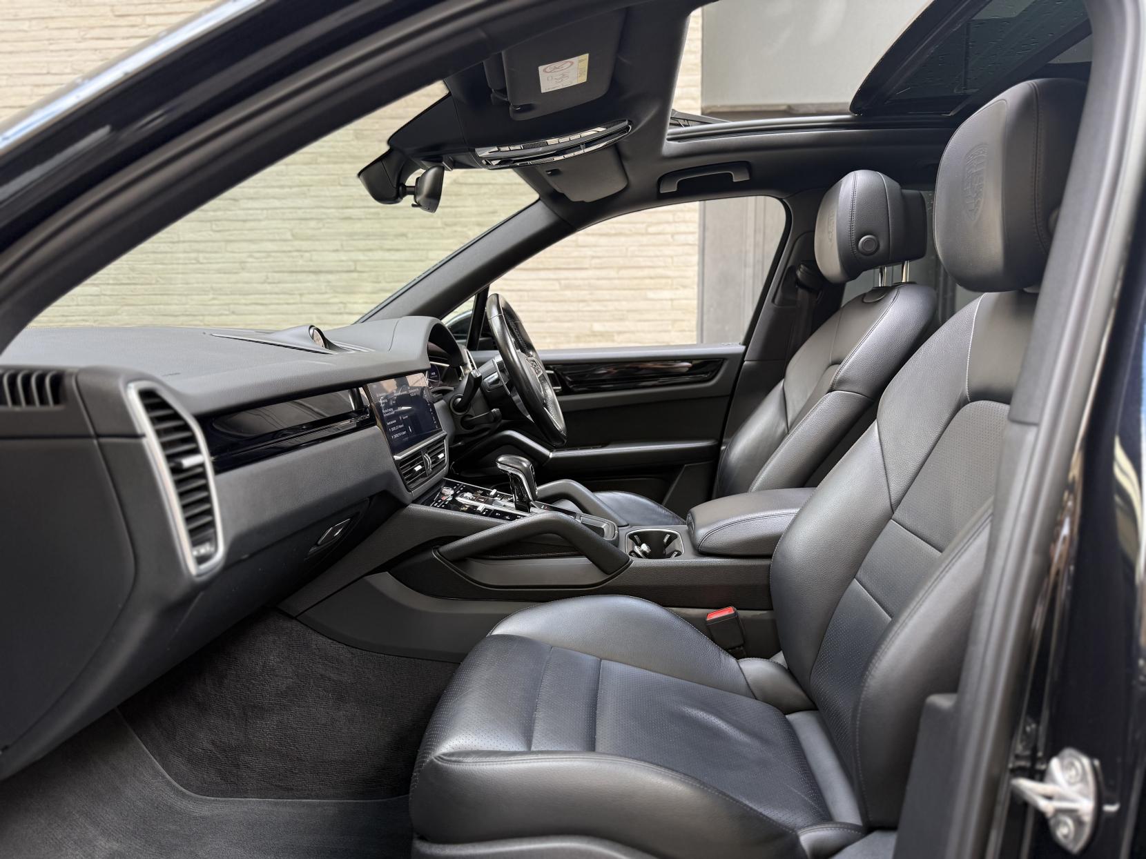 Porsche Cayenne 3.0 V6 E-Hybrid 14.1kWh SUV 5dr Petrol Plug-in Hybrid TiptronicS 4WD Euro 6 (s/s) (3.6kW Charger) (462 ps)
