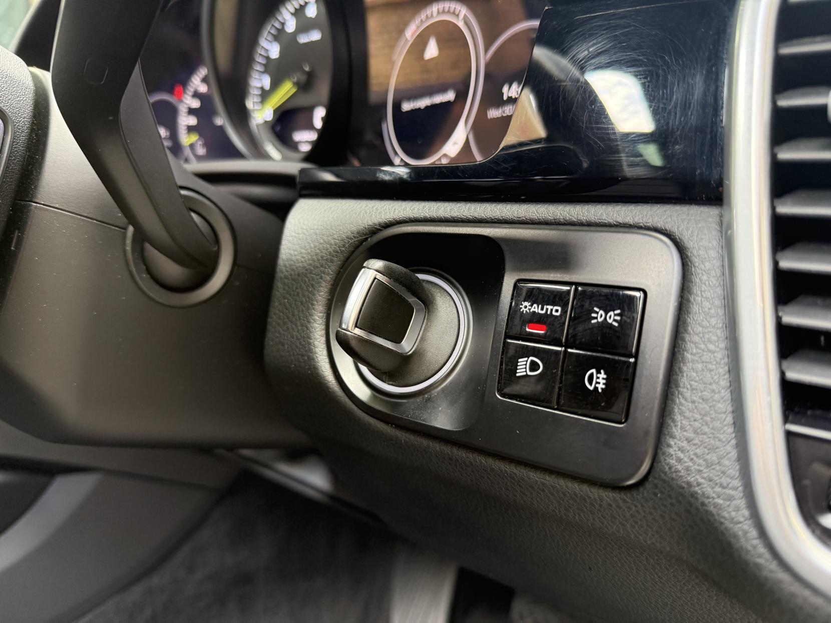 Porsche Cayenne 3.0 V6 E-Hybrid 14.1kWh SUV 5dr Petrol Plug-in Hybrid TiptronicS 4WD Euro 6 (s/s) (3.6kW Charger) (462 ps)