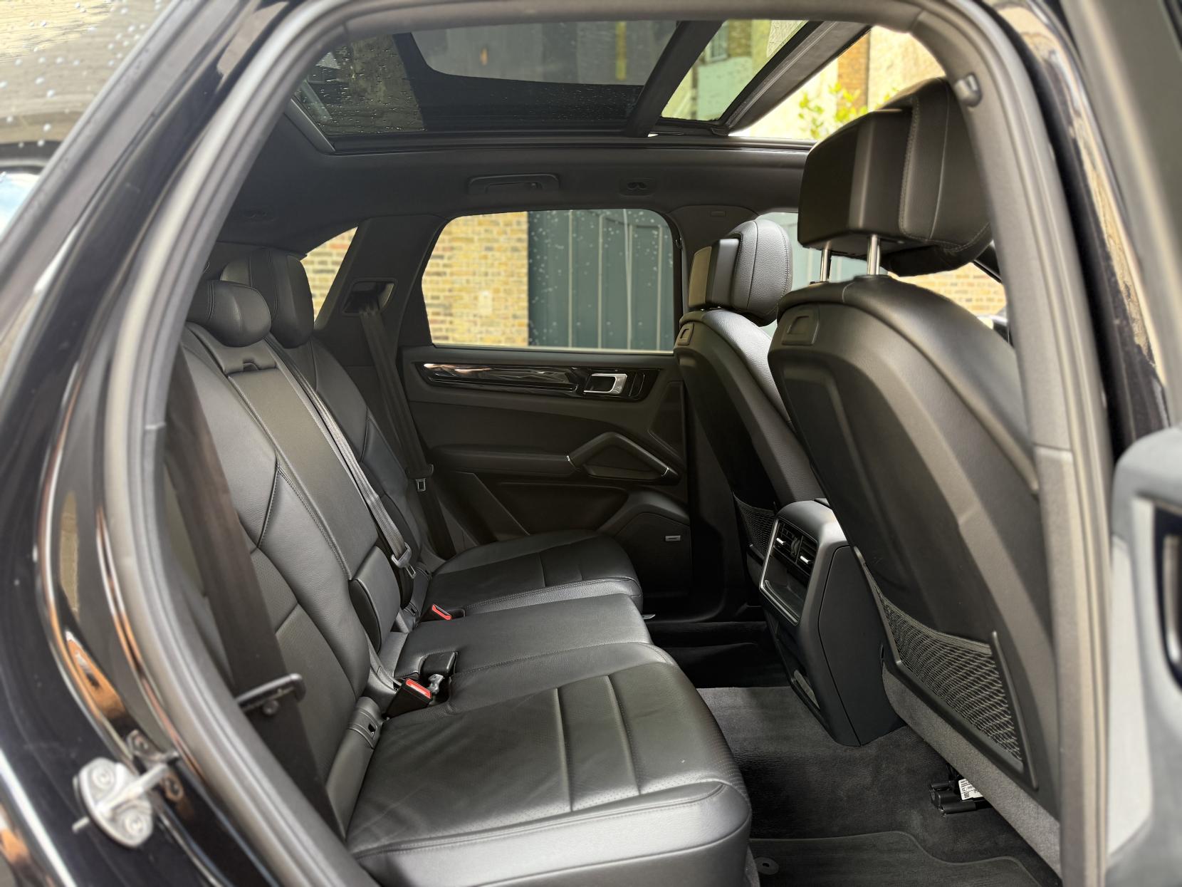 Porsche Cayenne 3.0 V6 E-Hybrid 14.1kWh SUV 5dr Petrol Plug-in Hybrid TiptronicS 4WD Euro 6 (s/s) (3.6kW Charger) (462 ps)