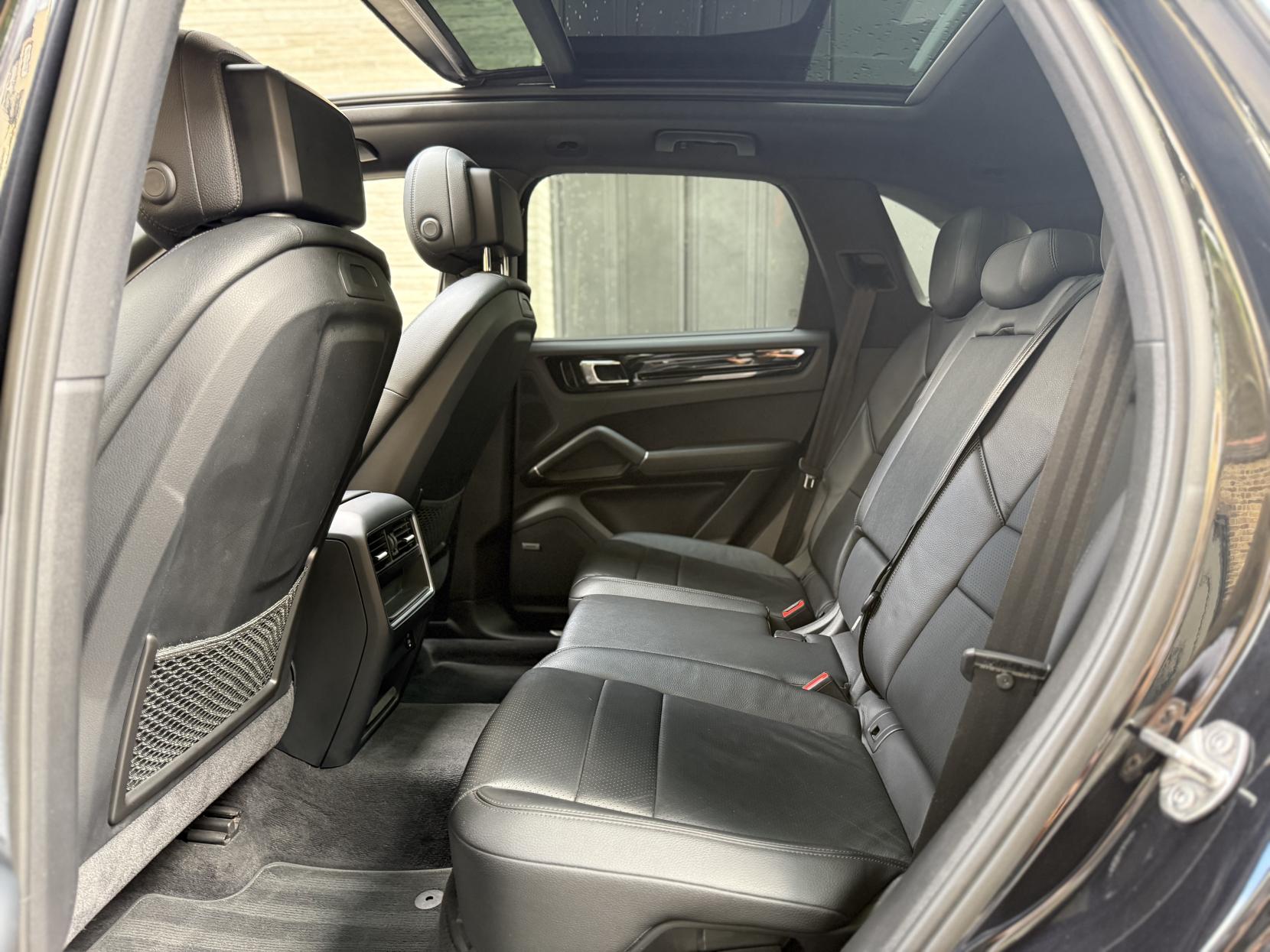 Porsche Cayenne 3.0 V6 E-Hybrid 14.1kWh SUV 5dr Petrol Plug-in Hybrid TiptronicS 4WD Euro 6 (s/s) (3.6kW Charger) (462 ps)