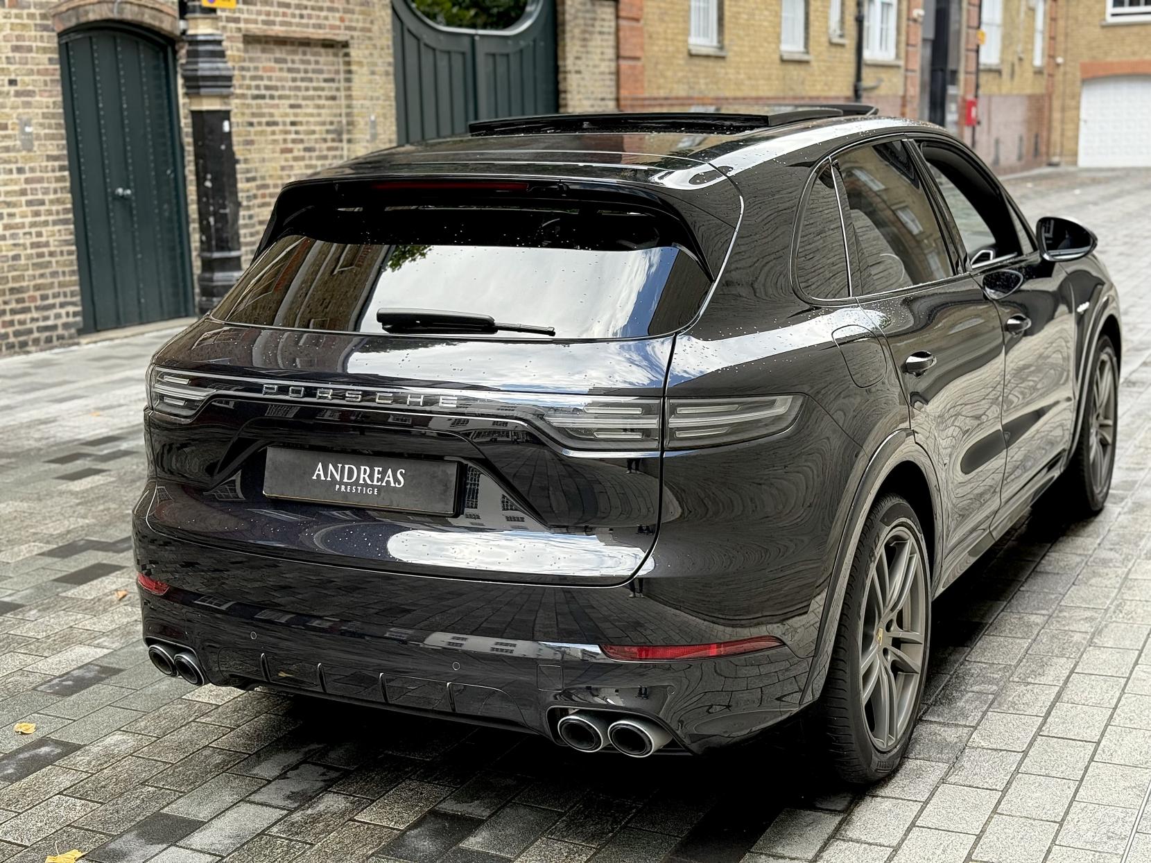 Porsche Cayenne 3.0 V6 E-Hybrid 14.1kWh SUV 5dr Petrol Plug-in Hybrid TiptronicS 4WD Euro 6 (s/s) (3.6kW Charger) (462 ps)