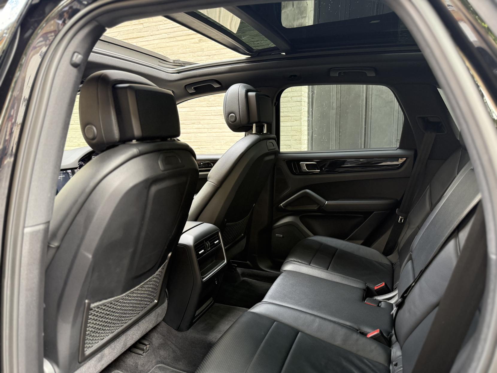 Porsche Cayenne 3.0 V6 E-Hybrid 14.1kWh SUV 5dr Petrol Plug-in Hybrid TiptronicS 4WD Euro 6 (s/s) (3.6kW Charger) (462 ps)