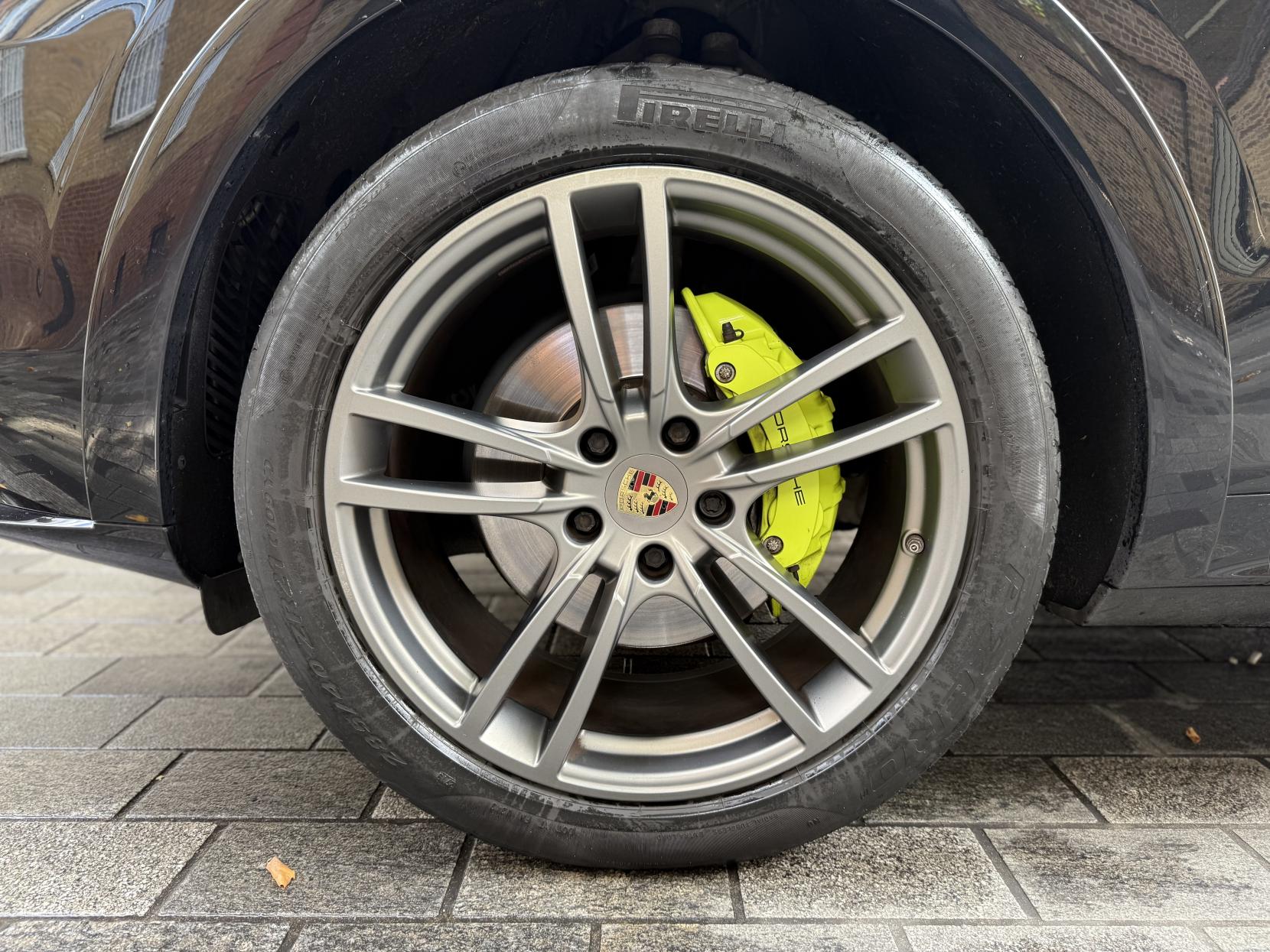 Porsche Cayenne 3.0 V6 E-Hybrid 14.1kWh SUV 5dr Petrol Plug-in Hybrid TiptronicS 4WD Euro 6 (s/s) (3.6kW Charger) (462 ps)