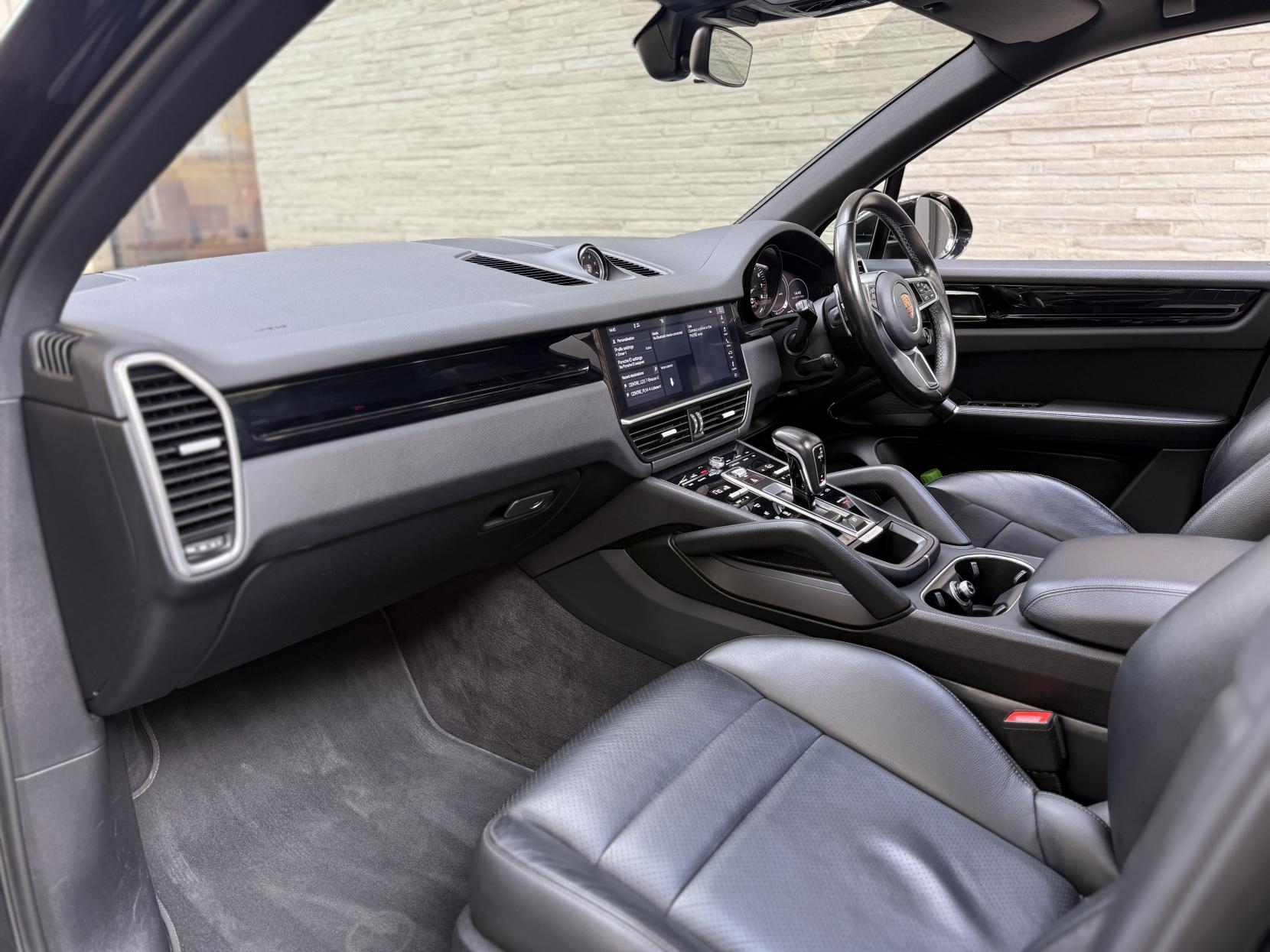 Porsche Cayenne 3.0 V6 E-Hybrid 14.1kWh SUV 5dr Petrol Plug-in Hybrid TiptronicS 4WD Euro 6 (s/s) (3.6kW Charger) (462 ps)