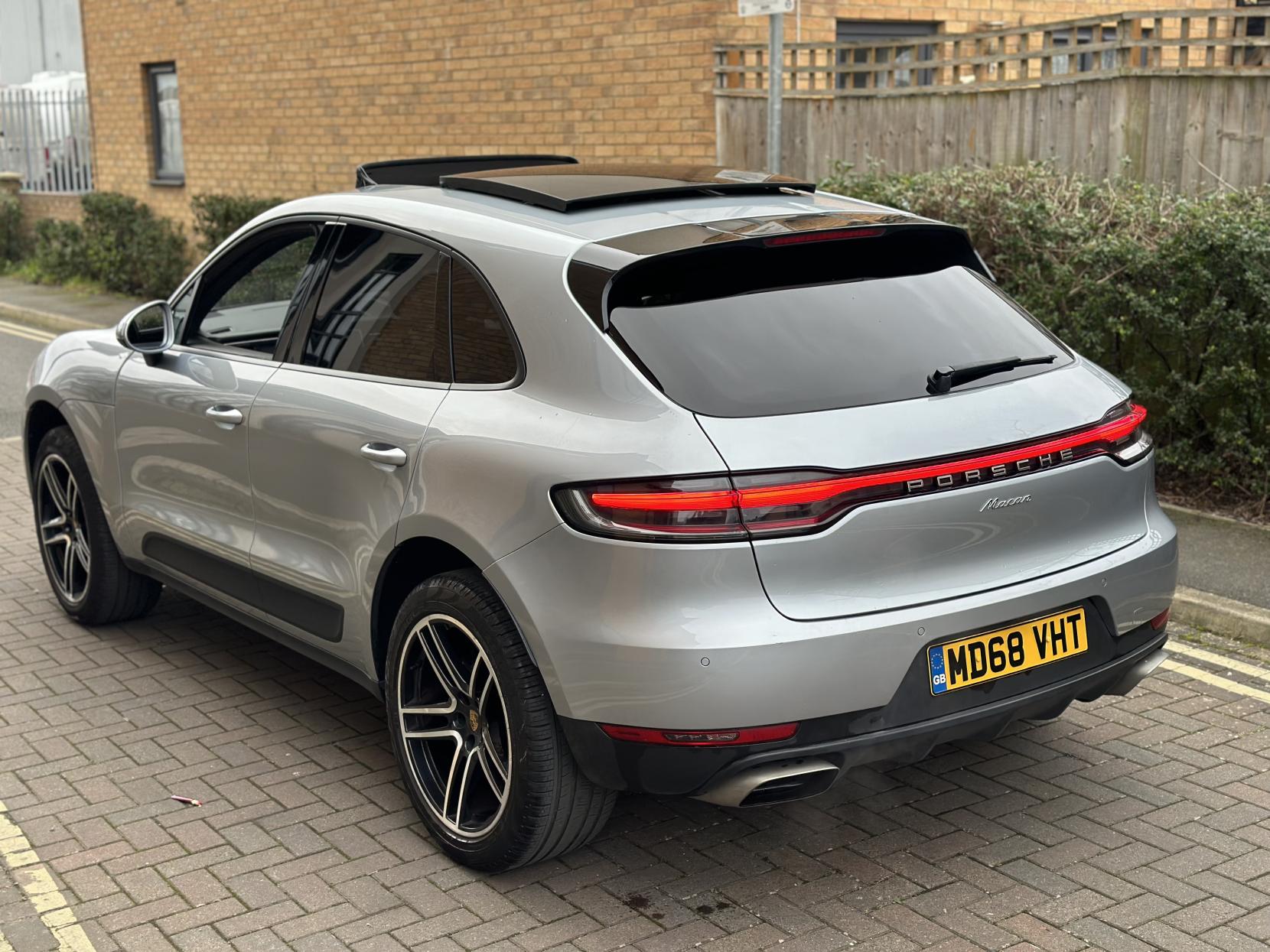 Porsche Macan 2.0T SUV 5dr Petrol PDK 4WD Euro 6 (s/s) (245 ps)