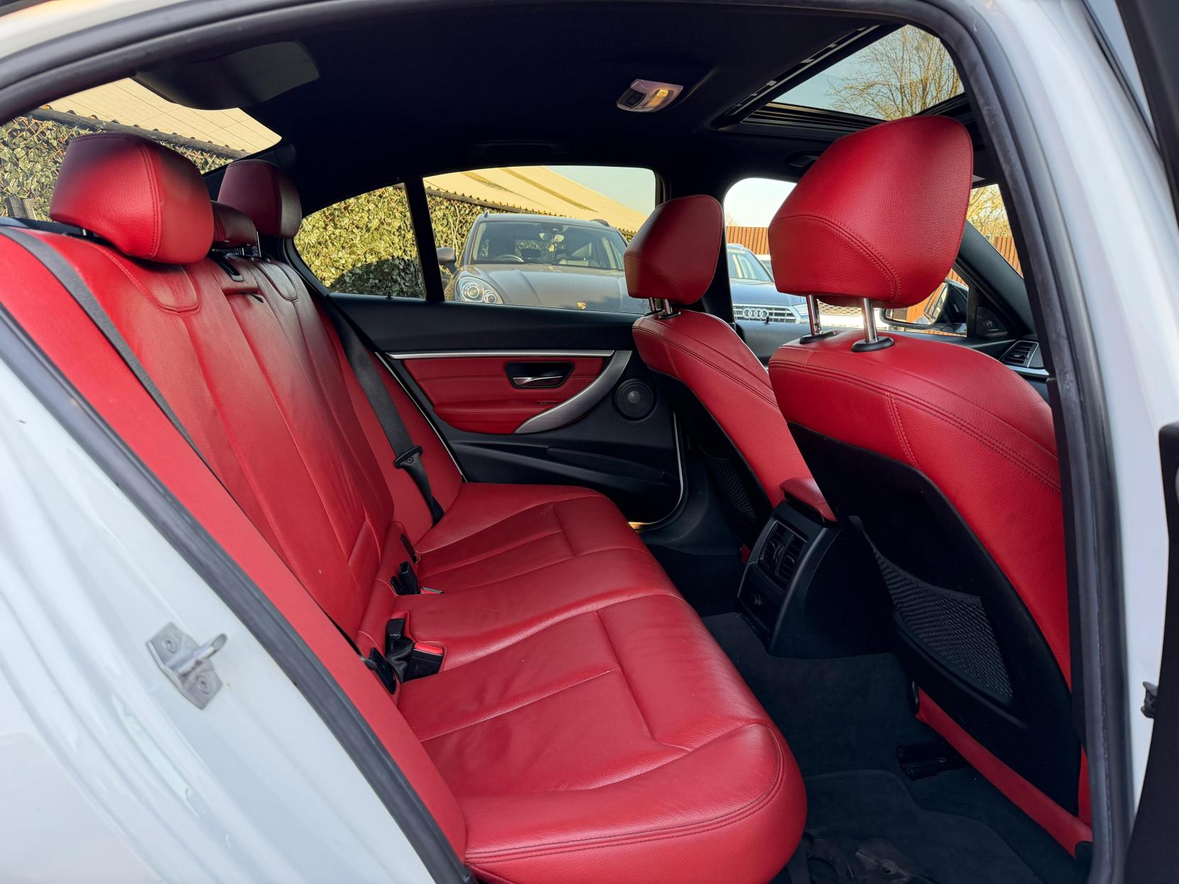 BMW 3 Series 2.0 330e 7.6kWh M Sport Saloon 4dr Petrol Plug-in Hybrid Auto Euro 6 (s/s) (252 ps)