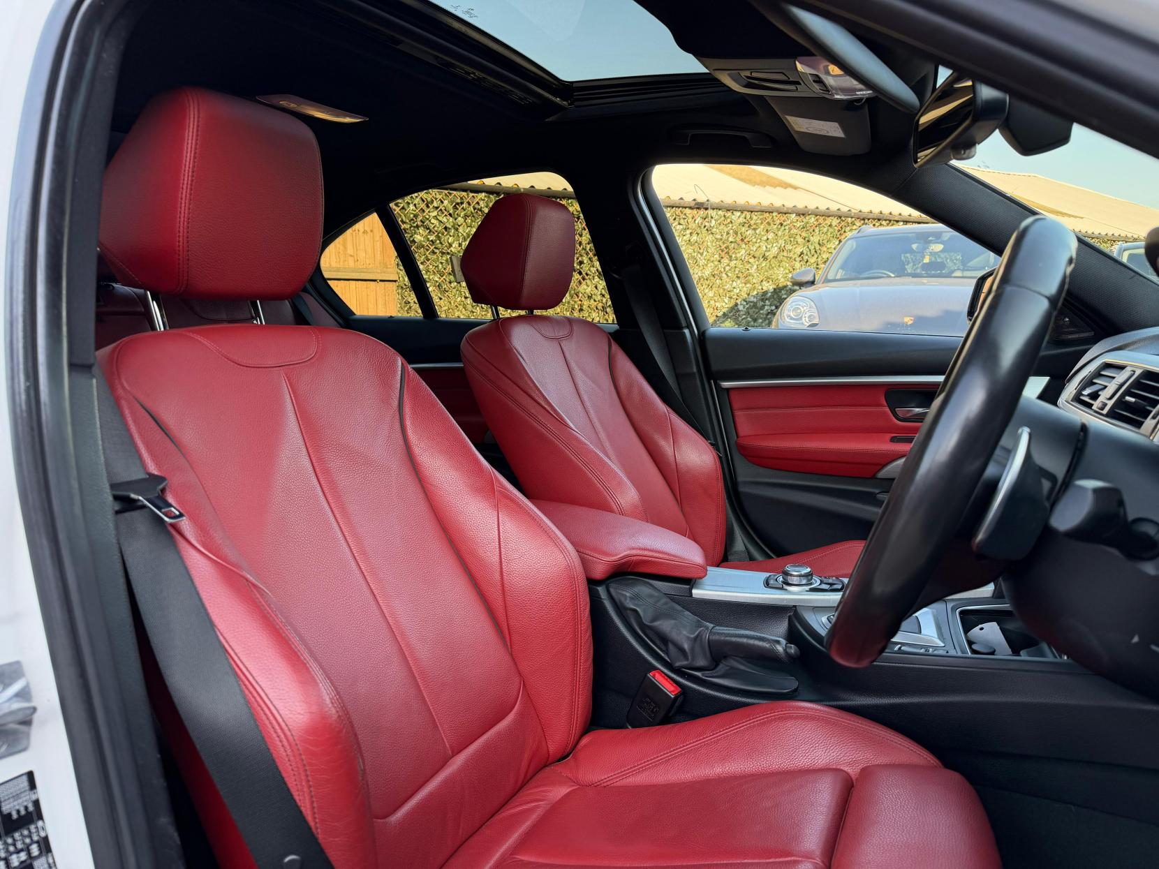 BMW 3 Series 2.0 330e 7.6kWh M Sport Saloon 4dr Petrol Plug-in Hybrid Auto Euro 6 (s/s) (252 ps)