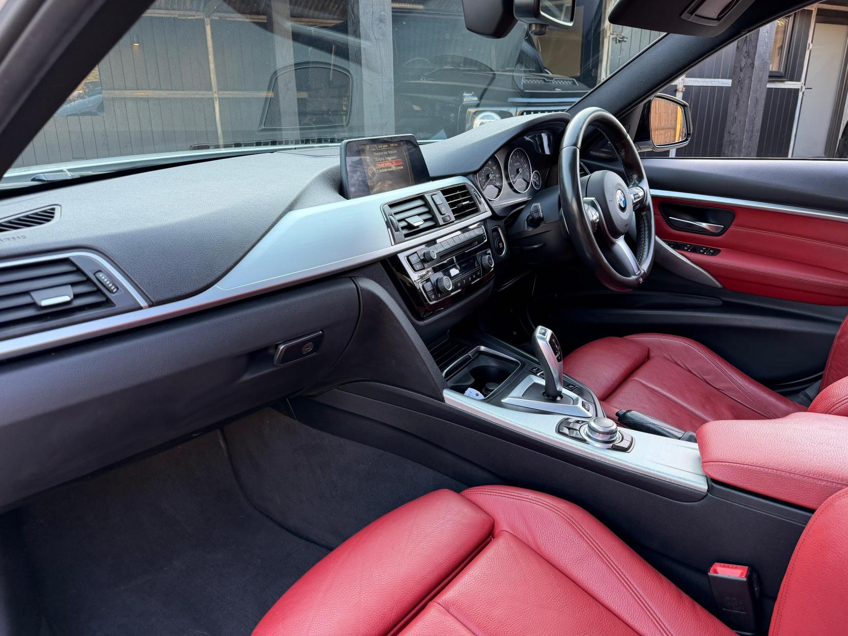 BMW 3 Series 2.0 330e 7.6kWh M Sport Saloon 4dr Petrol Plug-in Hybrid Auto Euro 6 (s/s) (252 ps)