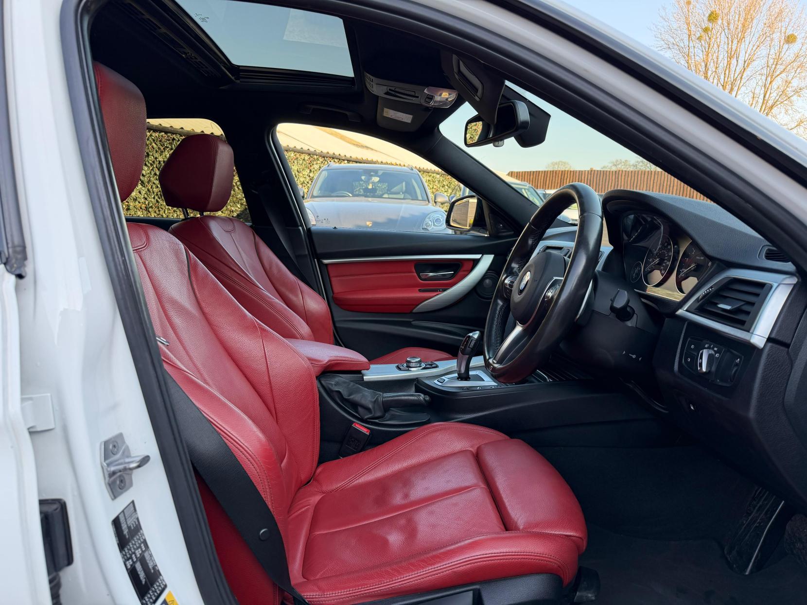 BMW 3 Series 2.0 330e 7.6kWh M Sport Saloon 4dr Petrol Plug-in Hybrid Auto Euro 6 (s/s) (252 ps)