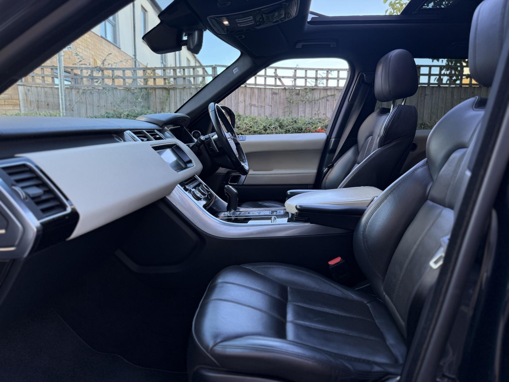 Land Rover Range Rover Sport 3.0 SD V6 HSE Dynamic SUV 5dr Diesel Auto 4WD Euro 6 (s/s) (306 ps)