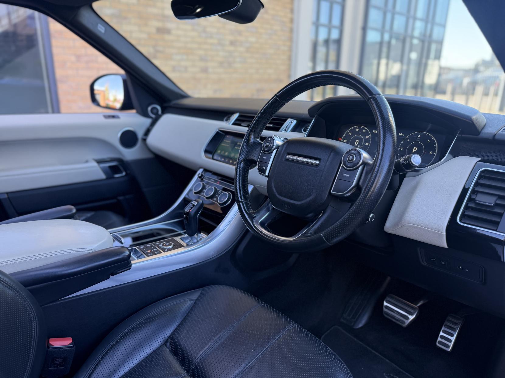 Land Rover Range Rover Sport 3.0 SD V6 HSE Dynamic SUV 5dr Diesel Auto 4WD Euro 6 (s/s) (306 ps)