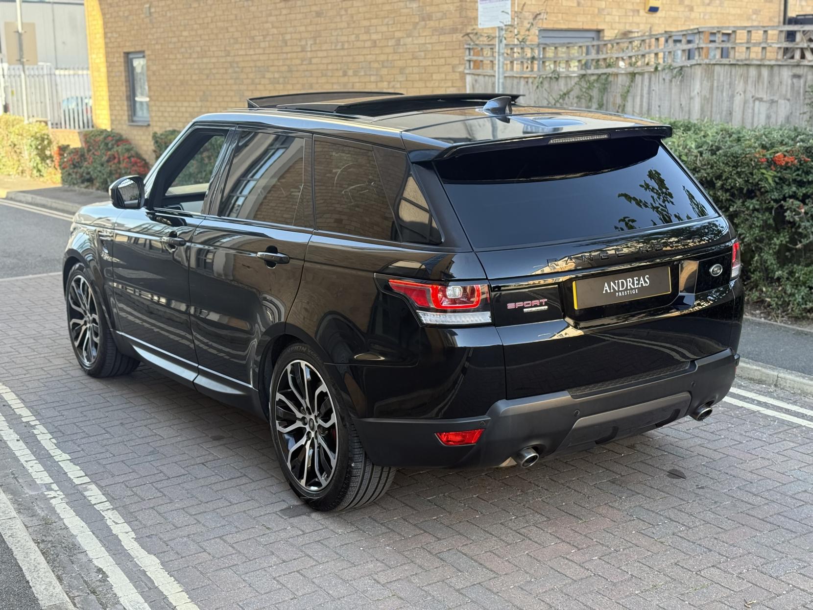 Land Rover Range Rover Sport 3.0 SD V6 HSE Dynamic SUV 5dr Diesel Auto 4WD Euro 6 (s/s) (306 ps)
