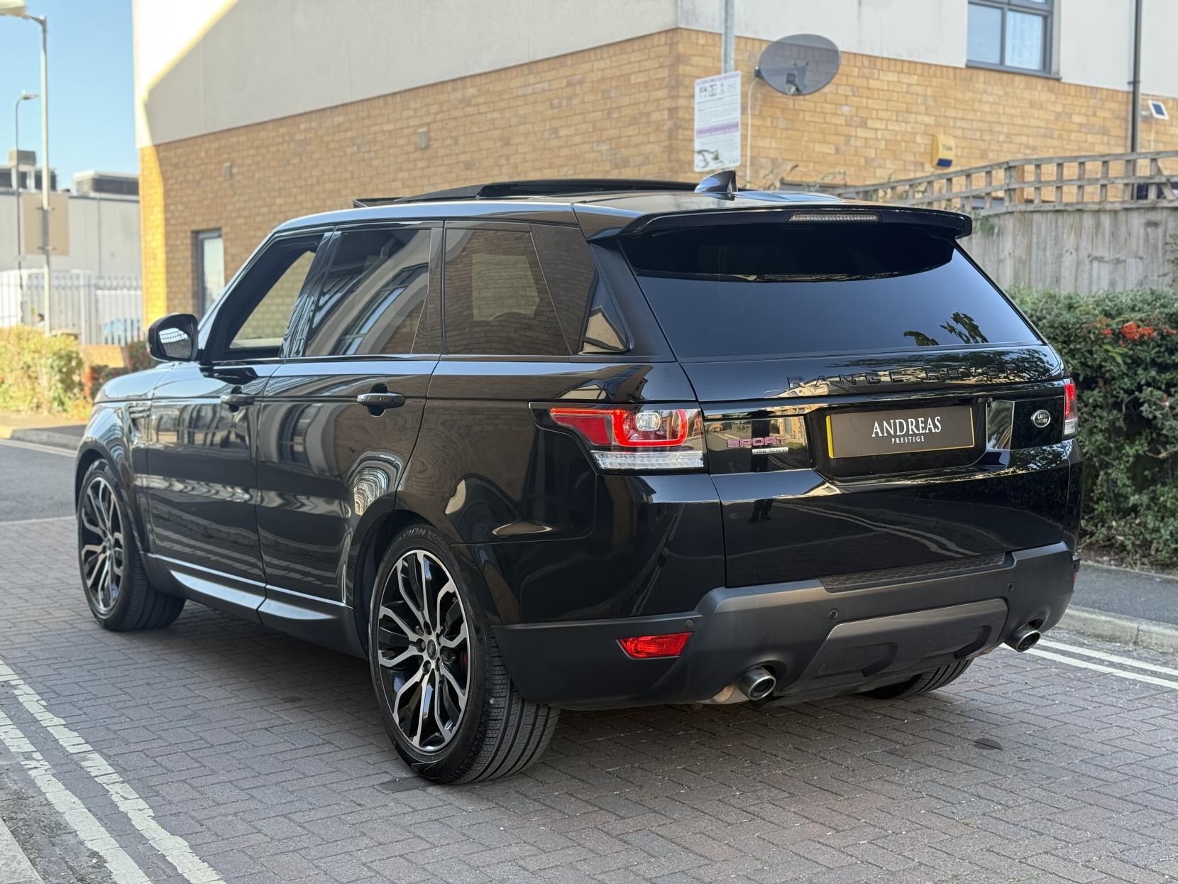 Land Rover Range Rover Sport 3.0 SD V6 HSE Dynamic SUV 5dr Diesel Auto 4WD Euro 6 (s/s) (306 ps)