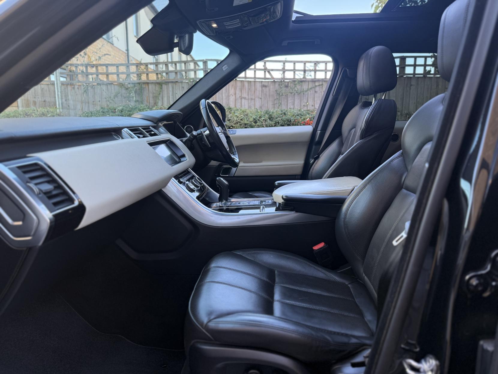 Land Rover Range Rover Sport 3.0 SD V6 HSE Dynamic SUV 5dr Diesel Auto 4WD Euro 6 (s/s) (306 ps)