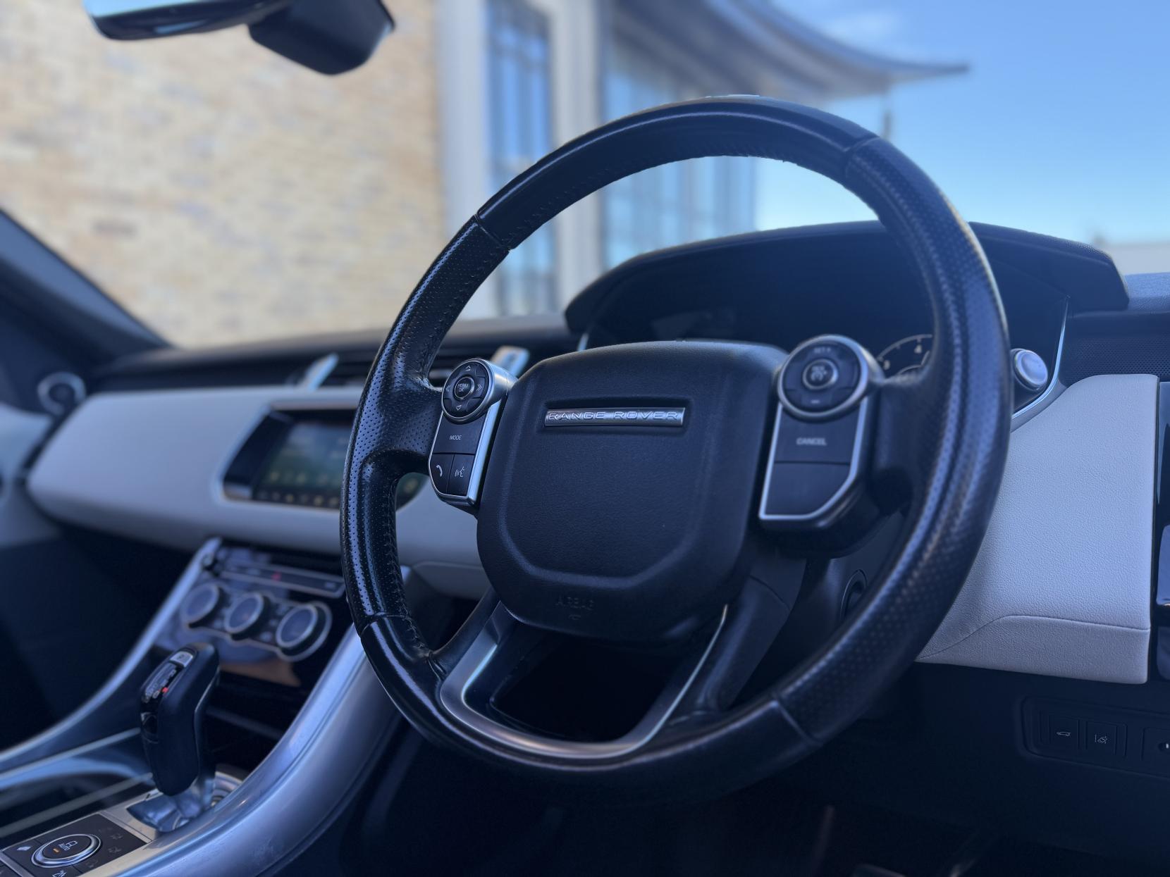 Land Rover Range Rover Sport 3.0 SD V6 HSE Dynamic SUV 5dr Diesel Auto 4WD Euro 6 (s/s) (306 ps)