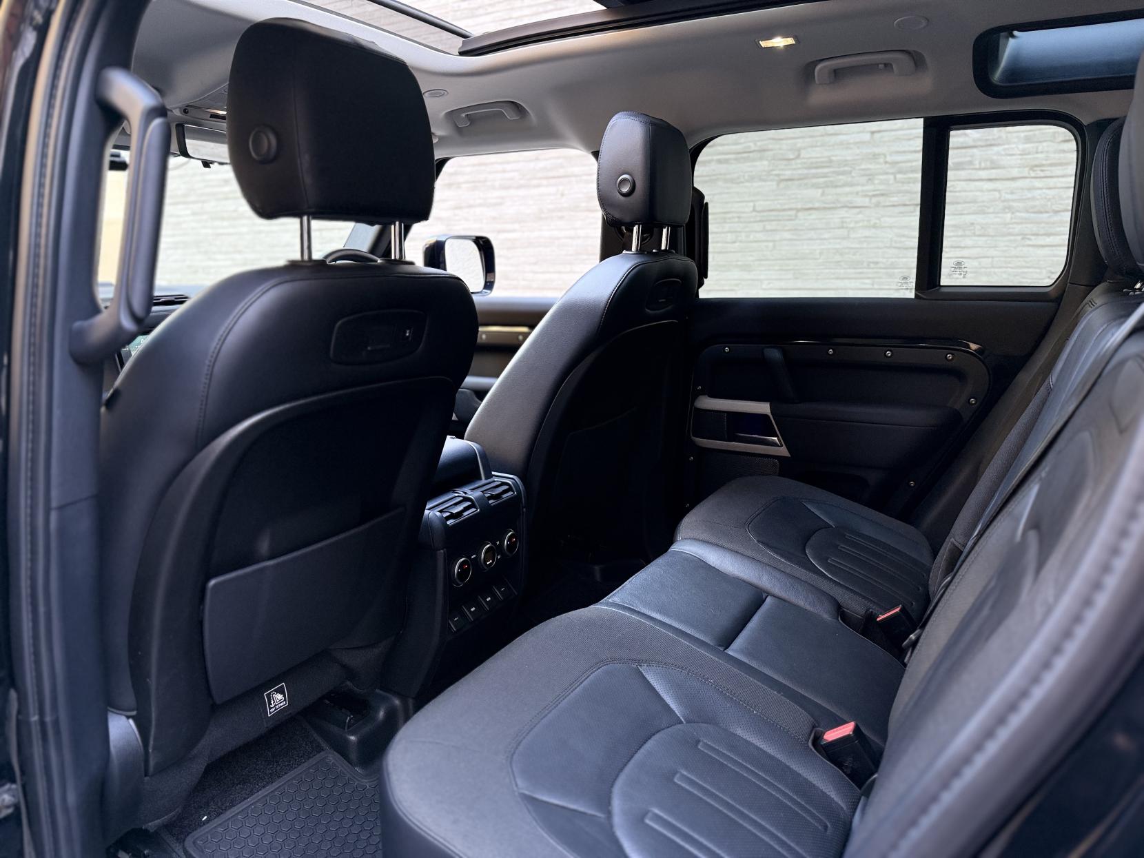 Land Rover Defender 110 2.0 Si4 SE SUV 5dr Petrol Auto 4WD Euro 6 (s/s) (300 ps)