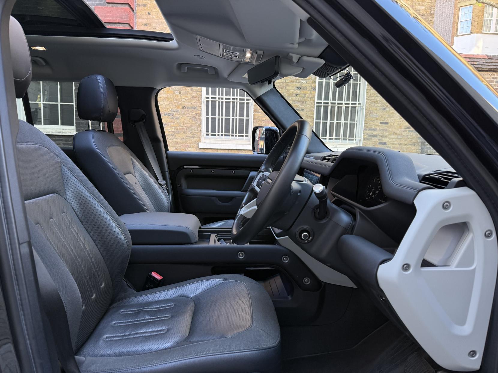 Land Rover Defender 110 2.0 Si4 SE SUV 5dr Petrol Auto 4WD Euro 6 (s/s) (300 ps)