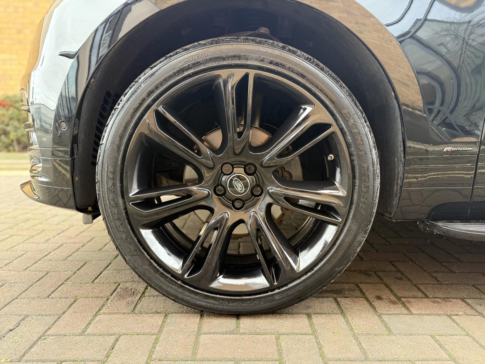 Land Rover Range Rover Velar 2.0 P250 R-Dynamic SE SUV 5dr Petrol Auto 4WD Euro 6 (s/s) (250 bhp)