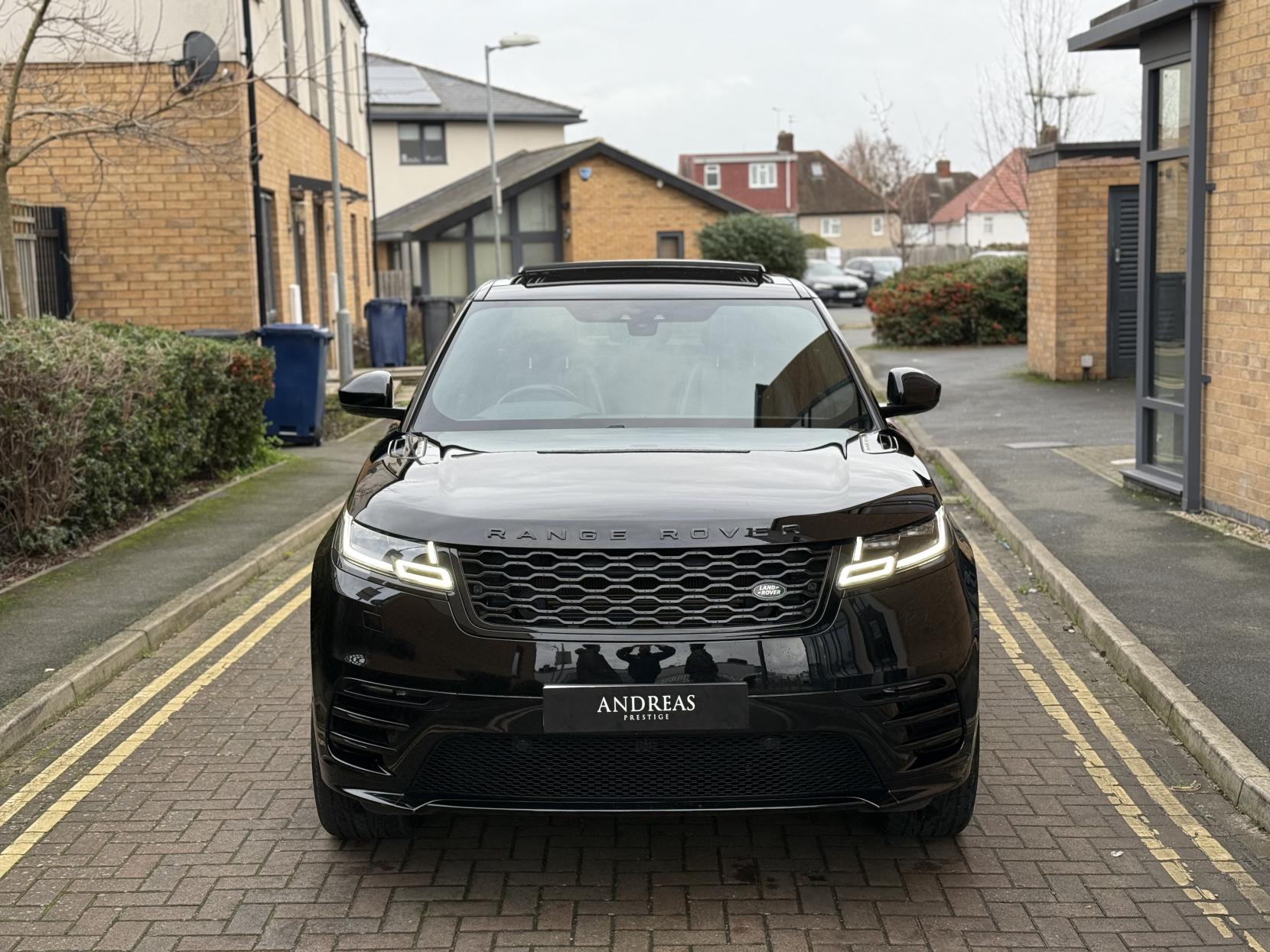 Land Rover Range Rover Velar 2.0 P250 R-Dynamic SE SUV 5dr Petrol Auto 4WD Euro 6 (s/s) (250 bhp)