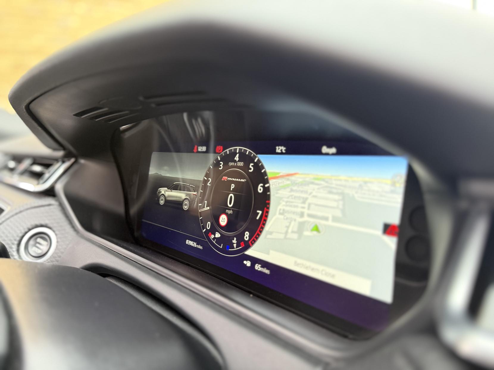 Land Rover Range Rover Velar 2.0 P250 R-Dynamic SE SUV 5dr Petrol Auto 4WD Euro 6 (s/s) (250 bhp)