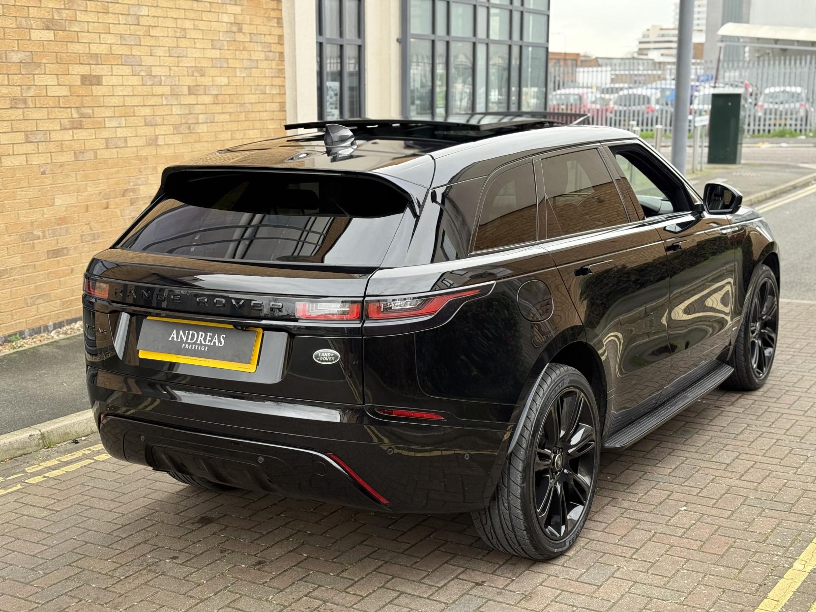 Land Rover Range Rover Velar 2.0 P250 R-Dynamic SE SUV 5dr Petrol Auto 4WD Euro 6 (s/s) (250 bhp)