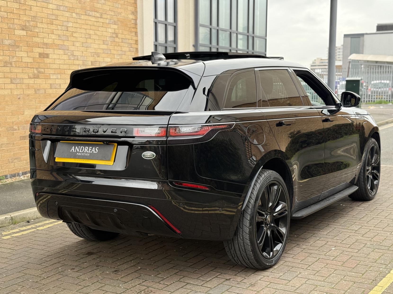 Land Rover Range Rover Velar 2.0 P250 R-Dynamic SE SUV 5dr Petrol Auto 4WD Euro 6 (s/s) (250 bhp)