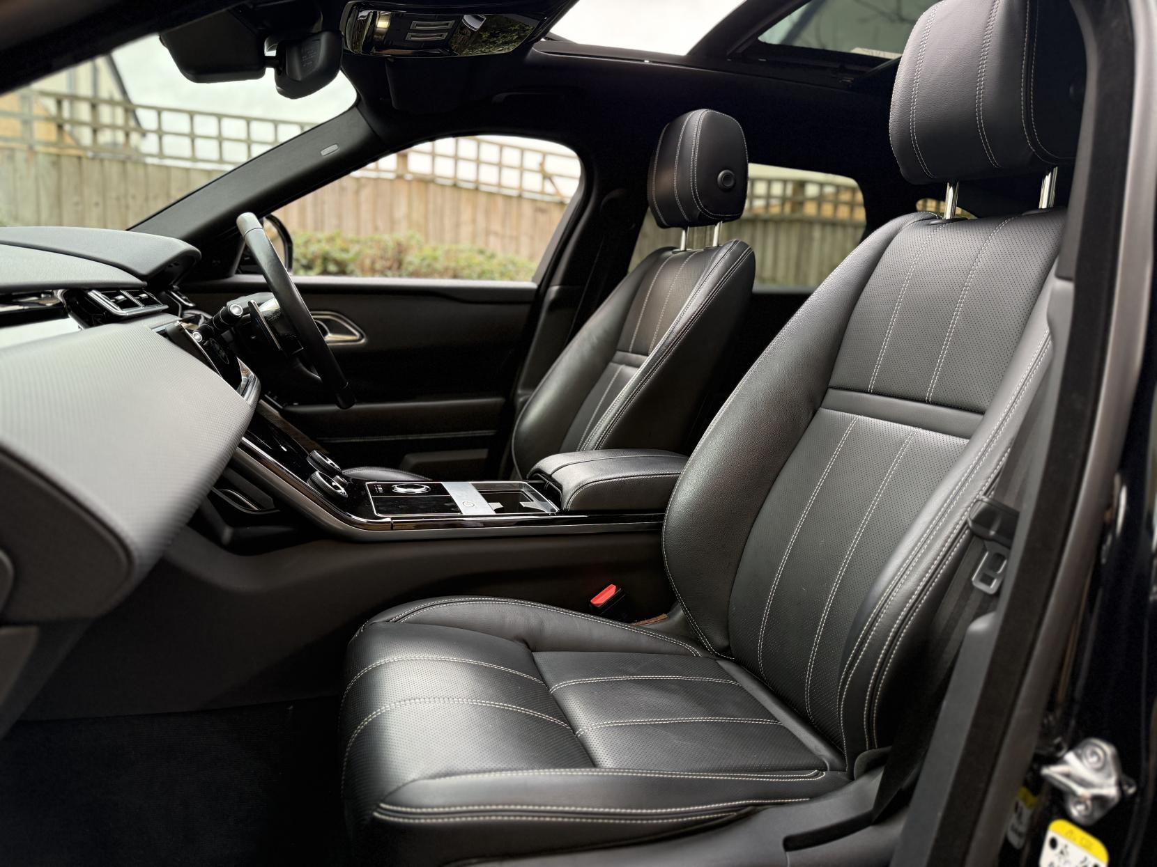 Land Rover Range Rover Velar 2.0 P250 R-Dynamic SE SUV 5dr Petrol Auto 4WD Euro 6 (s/s) (250 bhp)