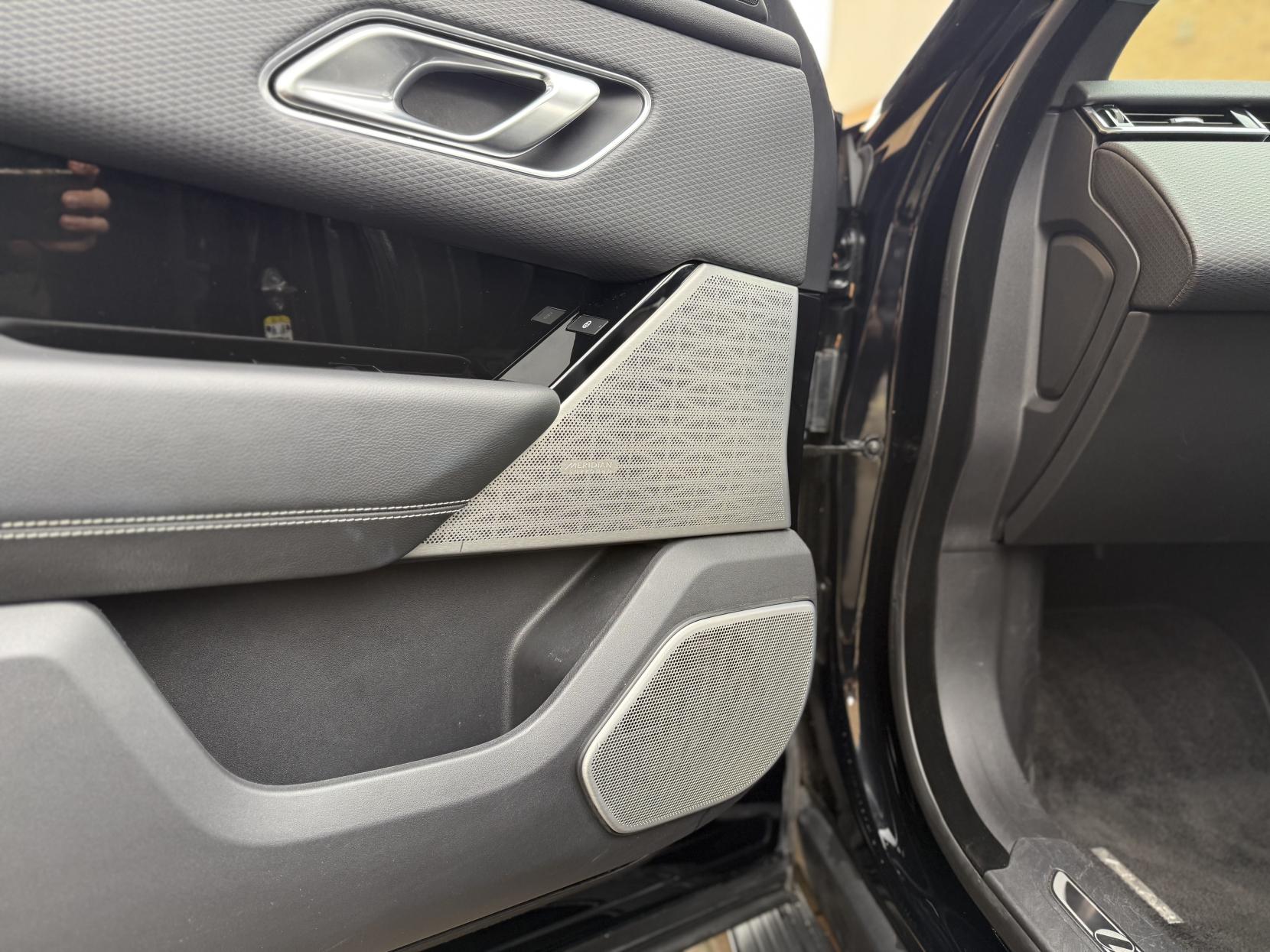 Land Rover Range Rover Velar 2.0 P250 R-Dynamic SE SUV 5dr Petrol Auto 4WD Euro 6 (s/s) (250 bhp)