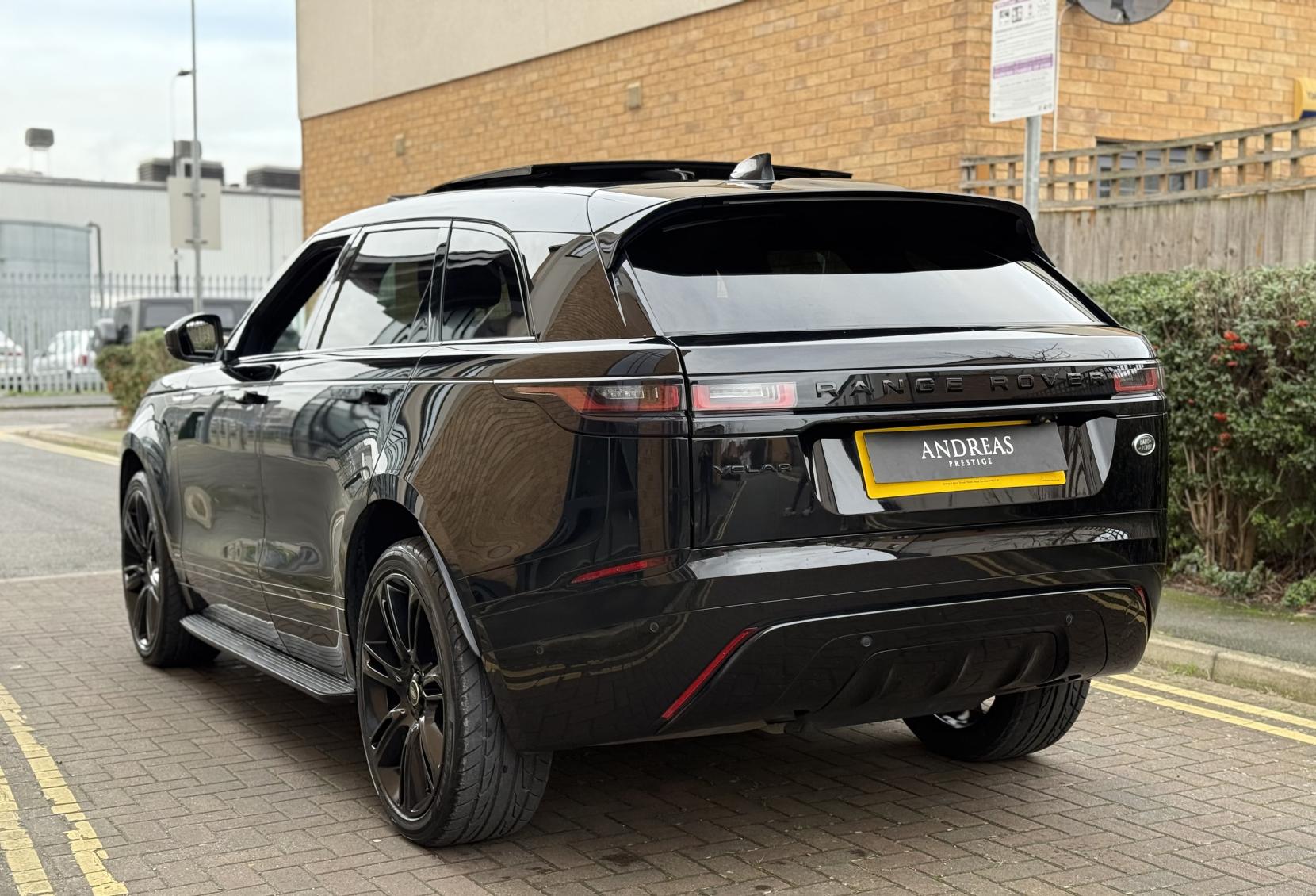 Land Rover Range Rover Velar 2.0 P250 R-Dynamic SE SUV 5dr Petrol Auto 4WD Euro 6 (s/s) (250 bhp)