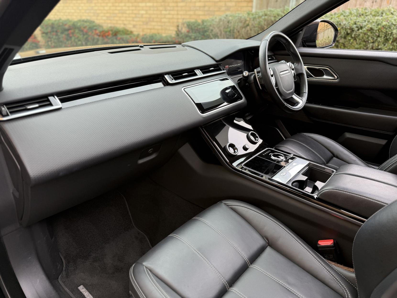 Land Rover Range Rover Velar 2.0 P250 R-Dynamic SE SUV 5dr Petrol Auto 4WD Euro 6 (s/s) (250 bhp)