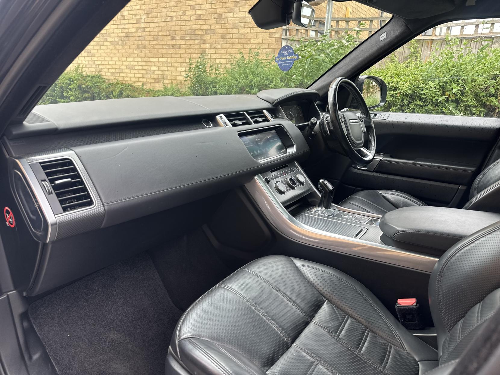 Land Rover Range Rover Sport 3.0 SD V6 Autobiography Dynamic SUV 5dr Diesel Auto 4WD Euro 6 (s/s) (306 ps)