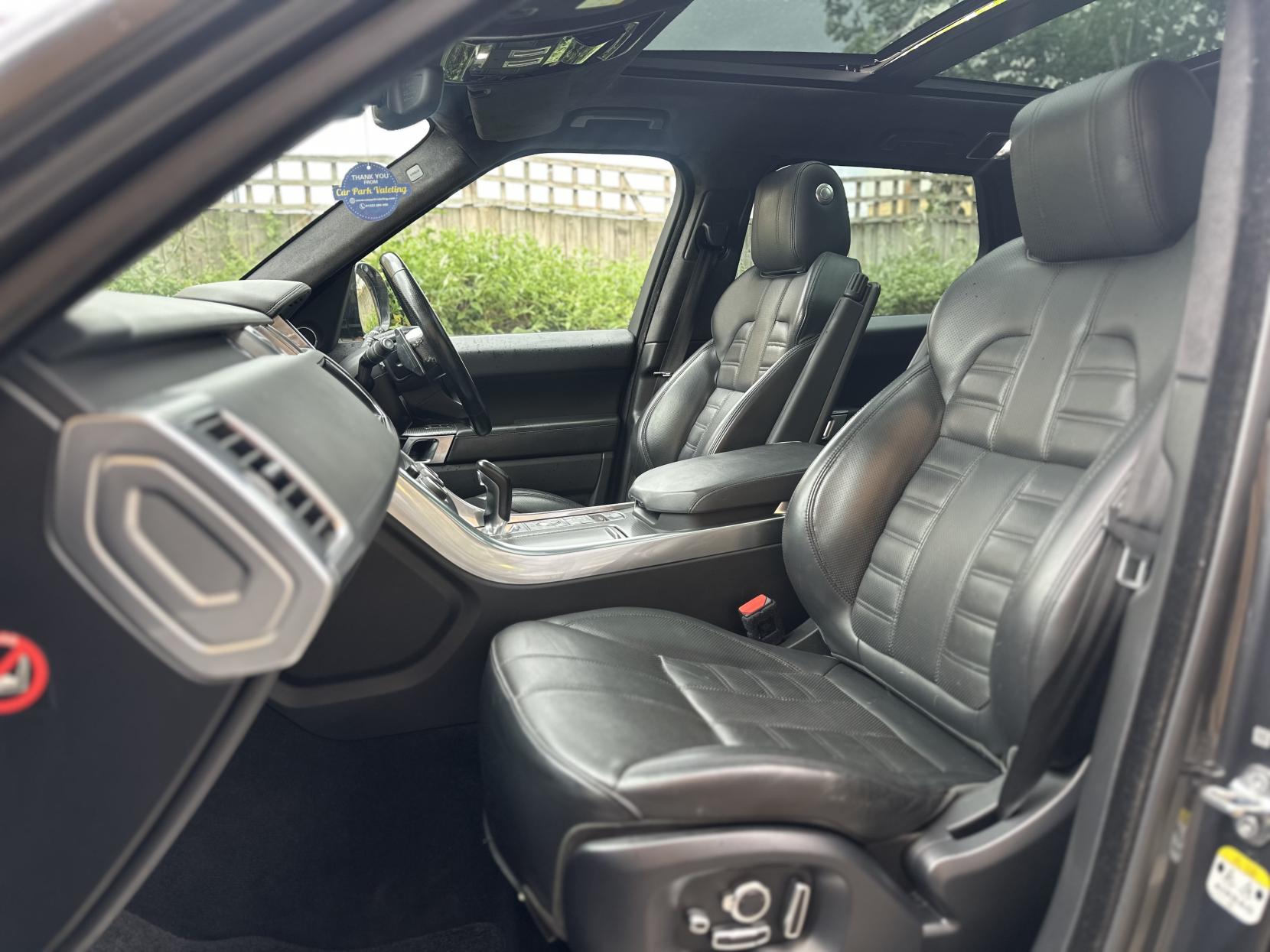 Land Rover Range Rover Sport 3.0 SD V6 Autobiography Dynamic SUV 5dr Diesel Auto 4WD Euro 6 (s/s) (306 ps)