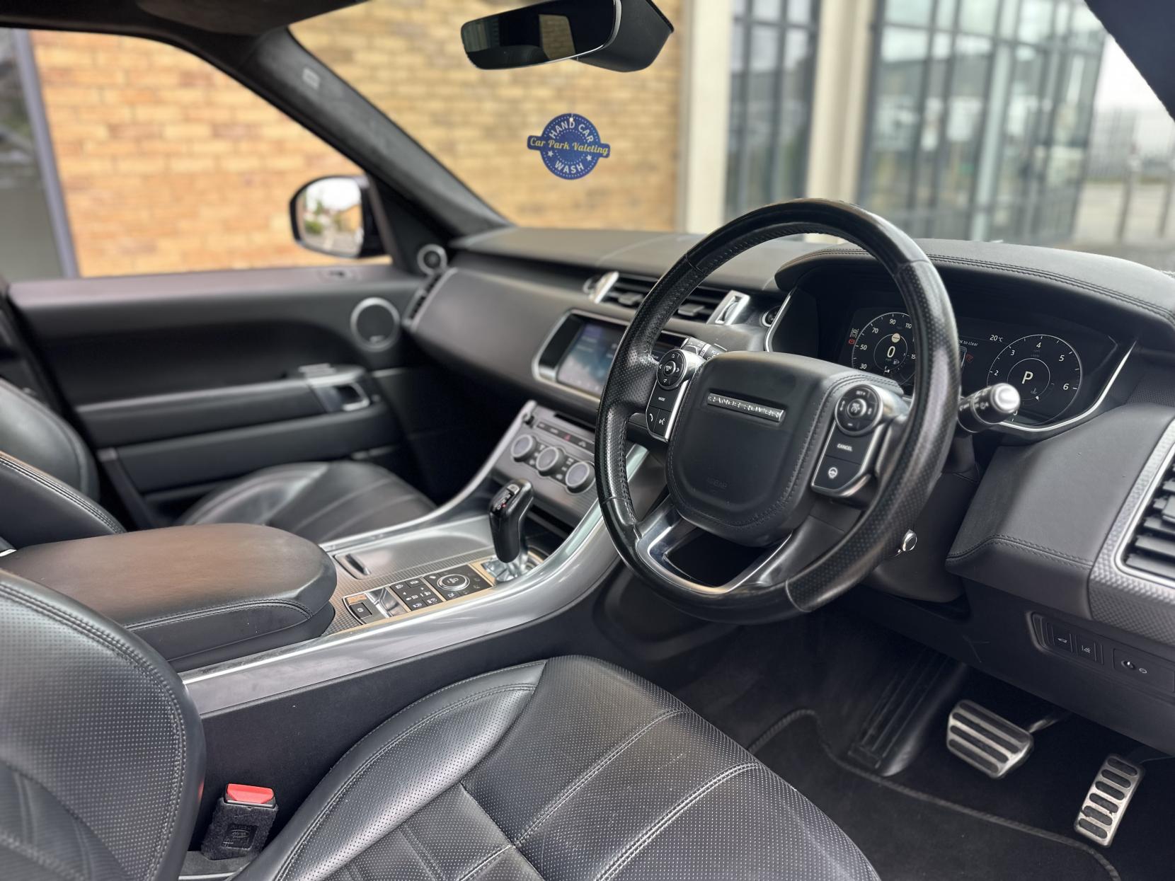 Land Rover Range Rover Sport 3.0 SD V6 Autobiography Dynamic SUV 5dr Diesel Auto 4WD Euro 6 (s/s) (306 ps)