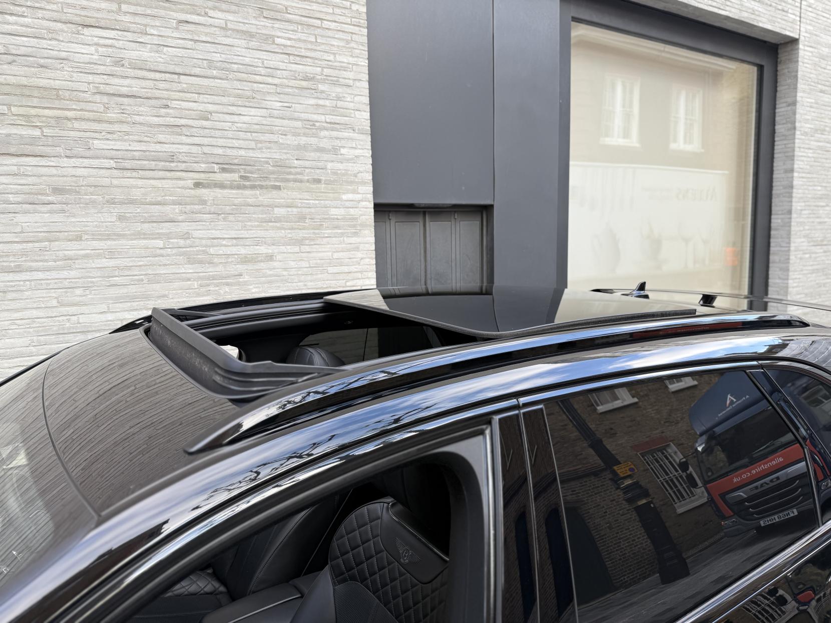 Bentley Bentayga 4.0 V8 SUV 5dr Petrol Auto 4WD Euro 6 (s/s) (550 ps)