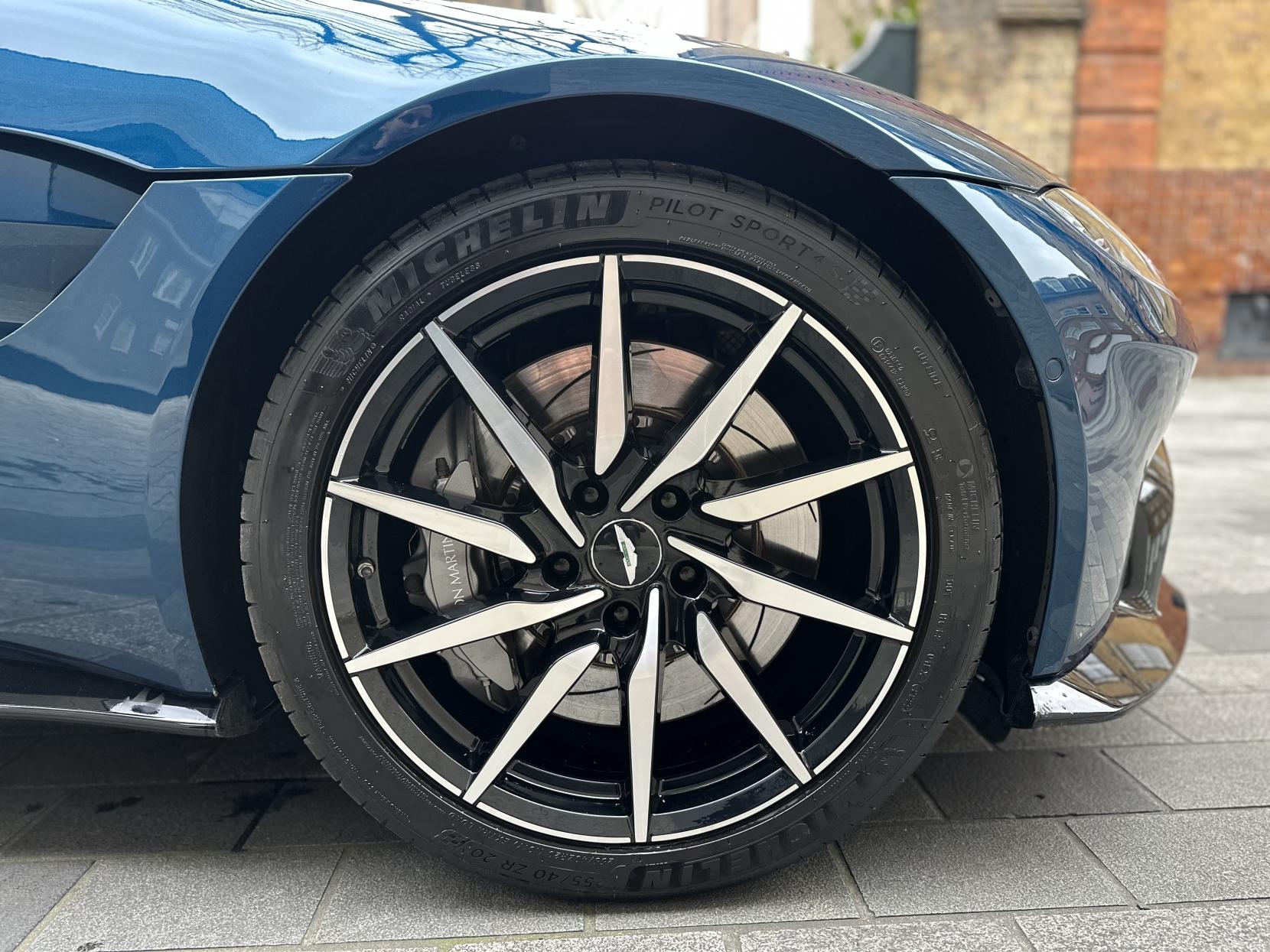 Aston Martin Vantage 4.0 V8 Coupe 2dr Petrol Auto Euro 6 (510 ps)