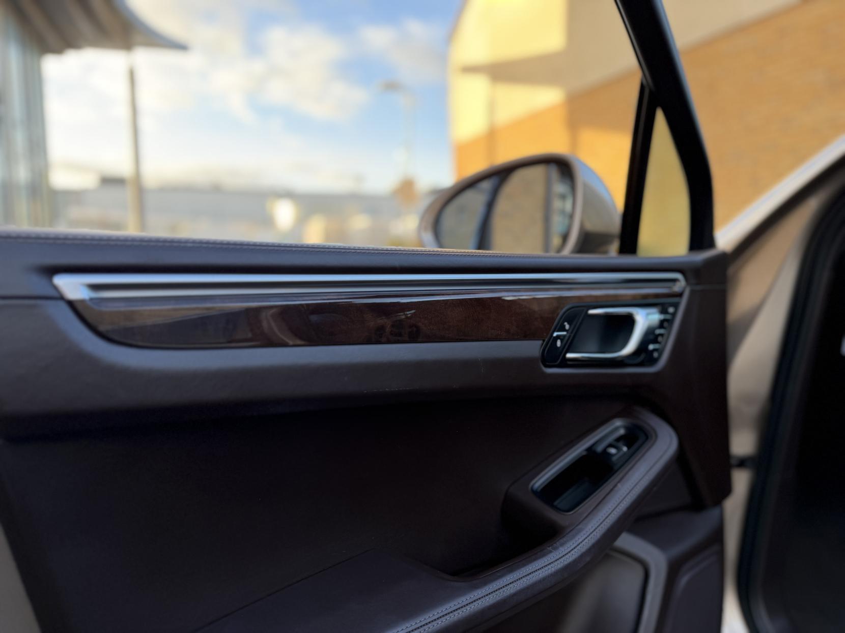 Porsche Macan 3.0 TD V6 S SUV 5dr Diesel PDK 4WD Euro 6 (s/s) (258 ps)