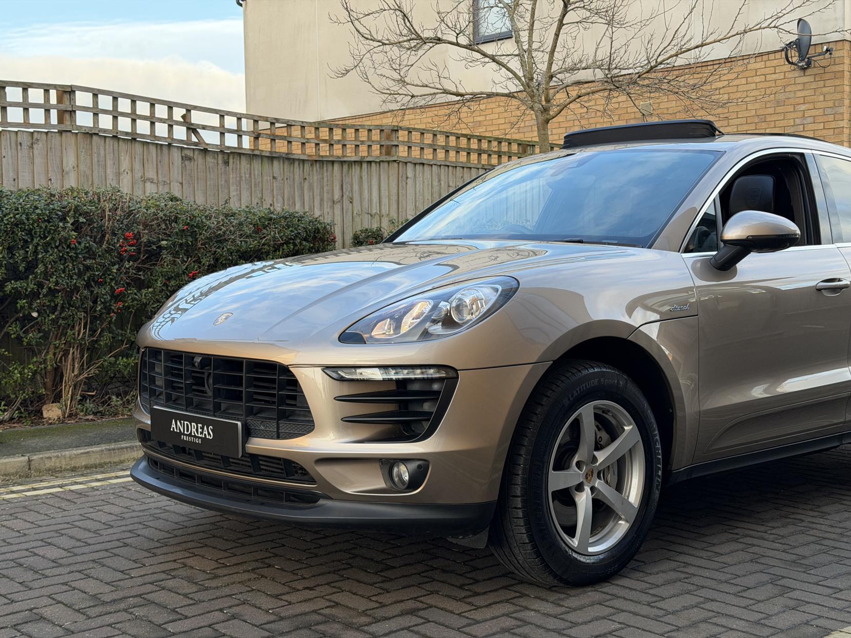 Porsche Macan 3.0 TD V6 S SUV 5dr Diesel PDK 4WD Euro 6 (s/s) (258 ps)