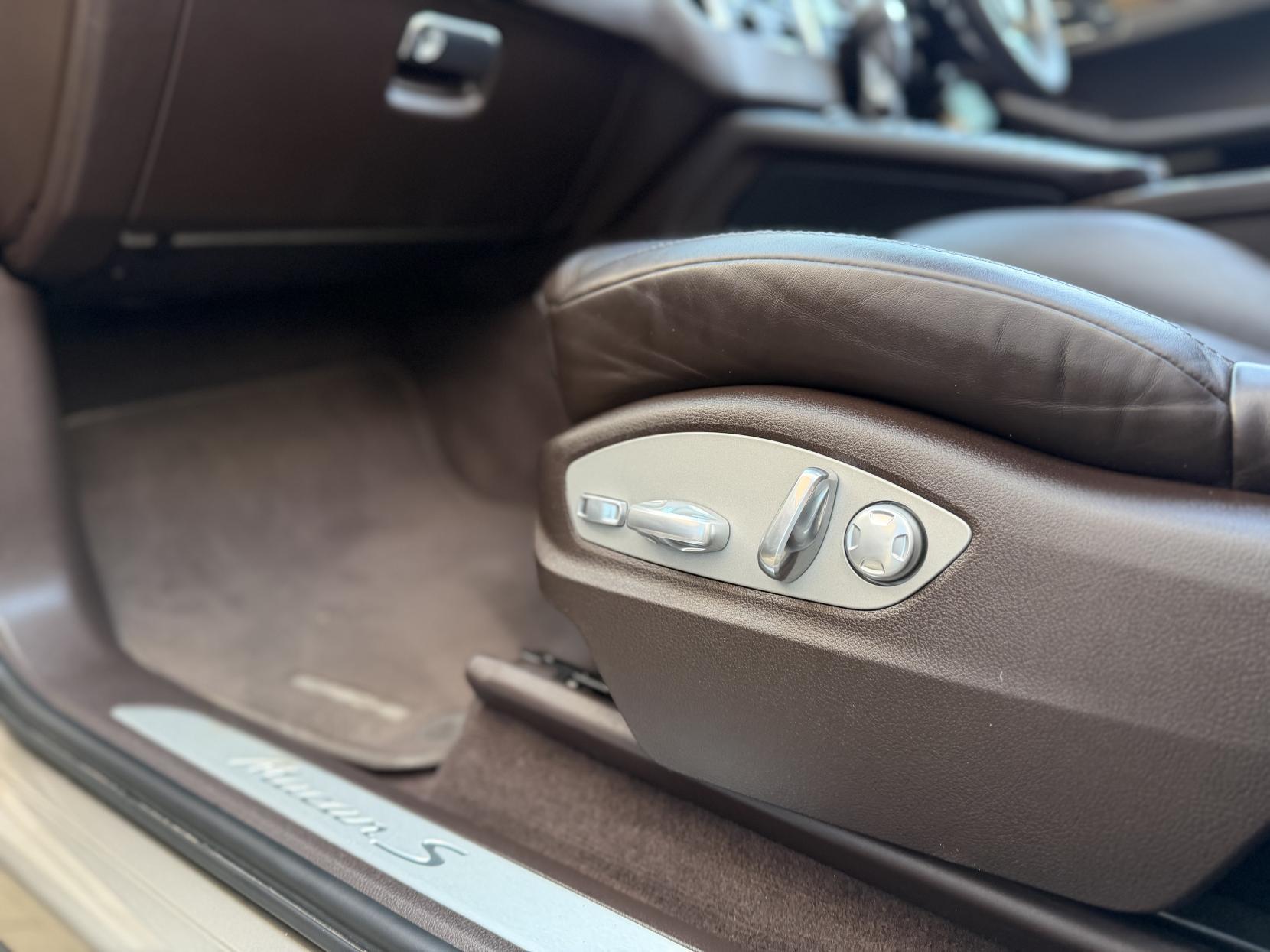 Porsche Macan 3.0 TD V6 S SUV 5dr Diesel PDK 4WD Euro 6 (s/s) (258 ps)