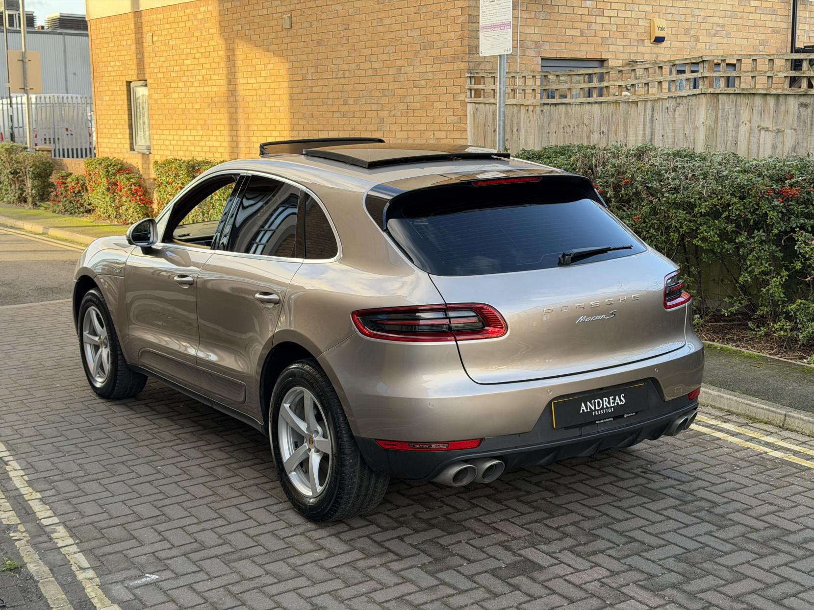Porsche Macan 3.0 TD V6 S SUV 5dr Diesel PDK 4WD Euro 6 (s/s) (258 ps)