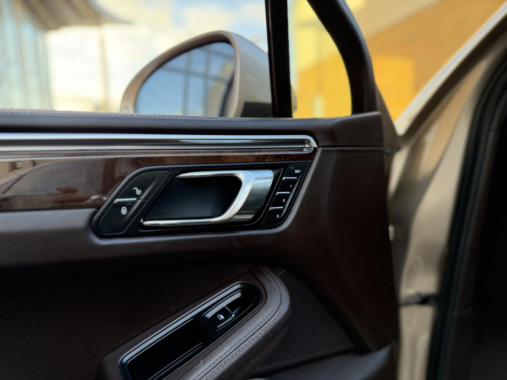 Porsche Macan 3.0 TD V6 S SUV 5dr Diesel PDK 4WD Euro 6 (s/s) (258 ps)