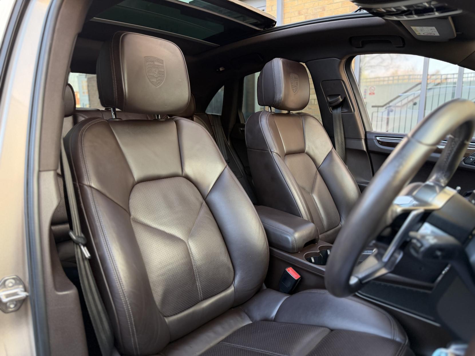 Porsche Macan 3.0 TD V6 S SUV 5dr Diesel PDK 4WD Euro 6 (s/s) (258 ps)