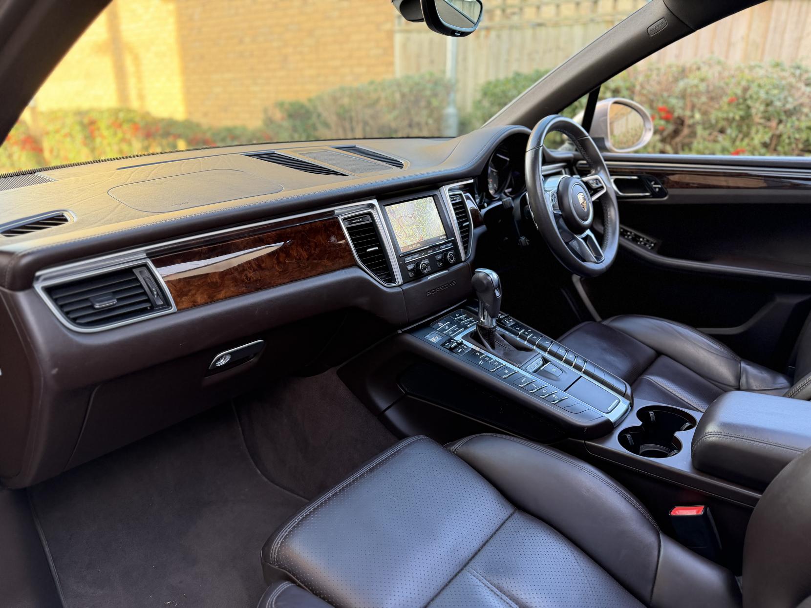 Porsche Macan 3.0 TD V6 S SUV 5dr Diesel PDK 4WD Euro 6 (s/s) (258 ps)