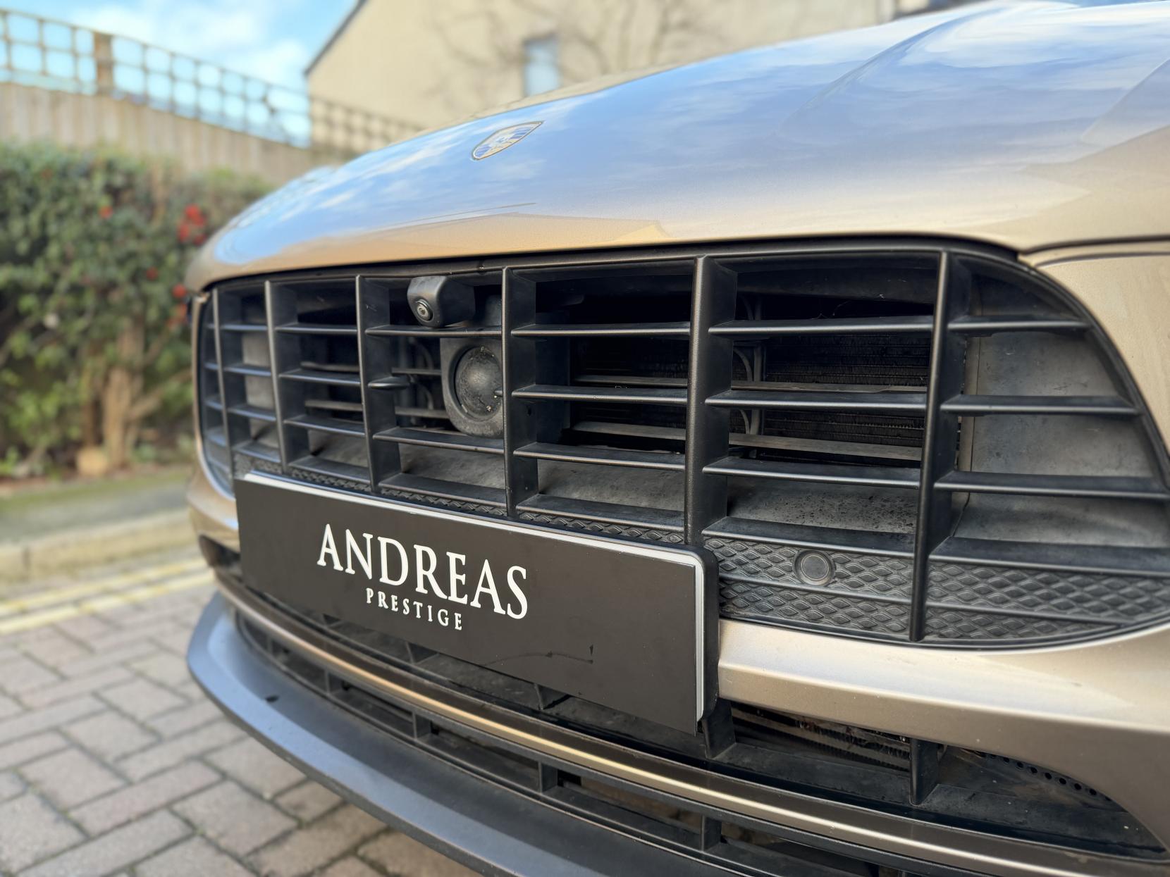 Porsche Macan 3.0 TD V6 S SUV 5dr Diesel PDK 4WD Euro 6 (s/s) (258 ps)