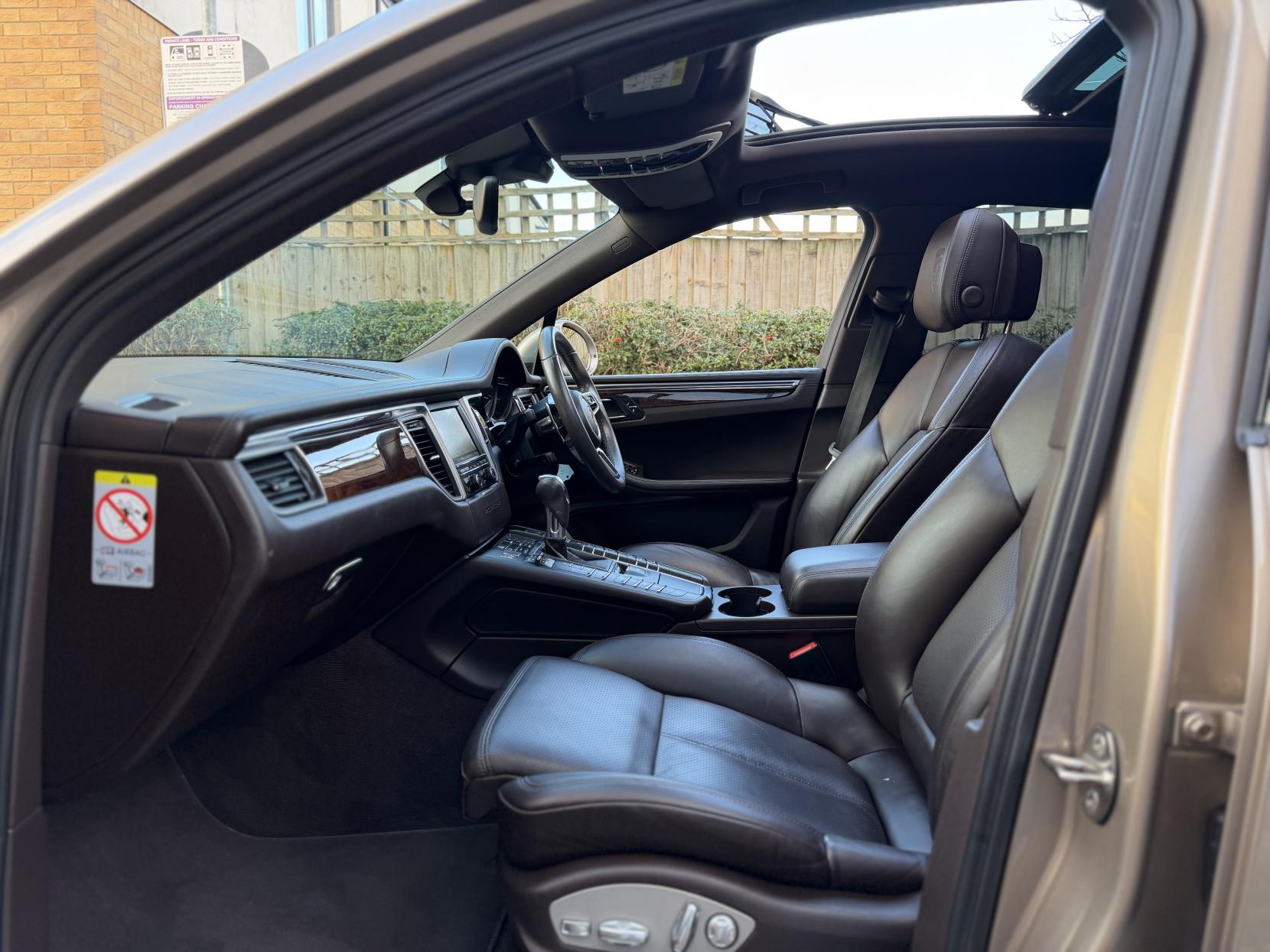 Porsche Macan 3.0 TD V6 S SUV 5dr Diesel PDK 4WD Euro 6 (s/s) (258 ps)