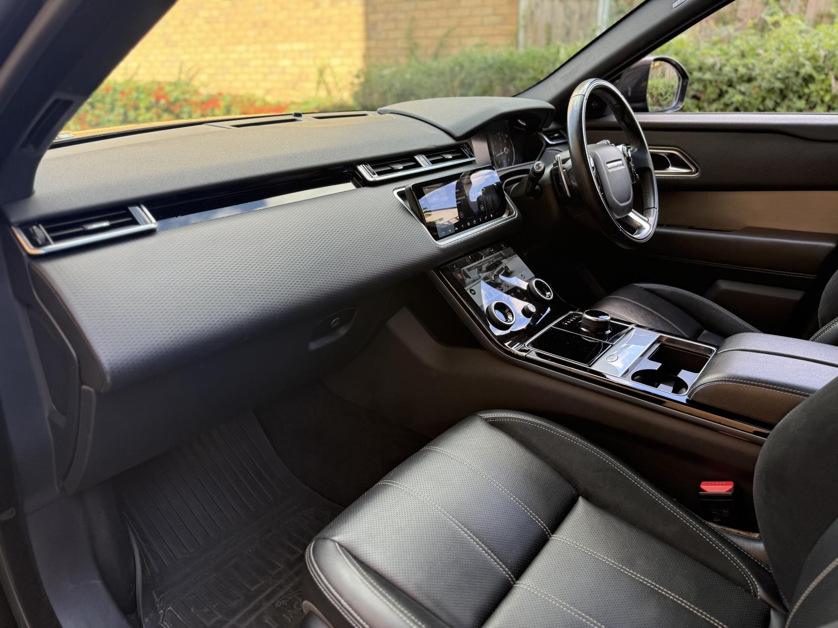 Land Rover Range Rover Velar 2.0 D240 R-Dynamic S SUV 5dr Diesel Auto 4WD Euro 6 (s/s) (240 ps)
