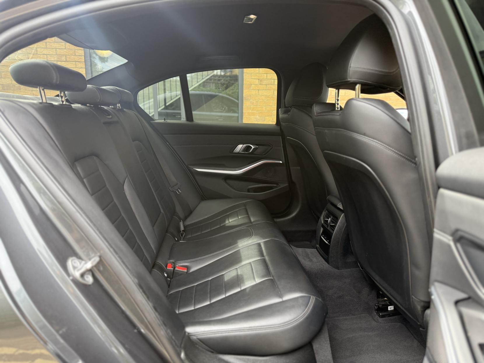 BMW 3 Series 2.0 330e 12kWh M Sport Saloon 4dr Petrol Plug-in Hybrid Auto Euro 6 (s/s) (292 ps)