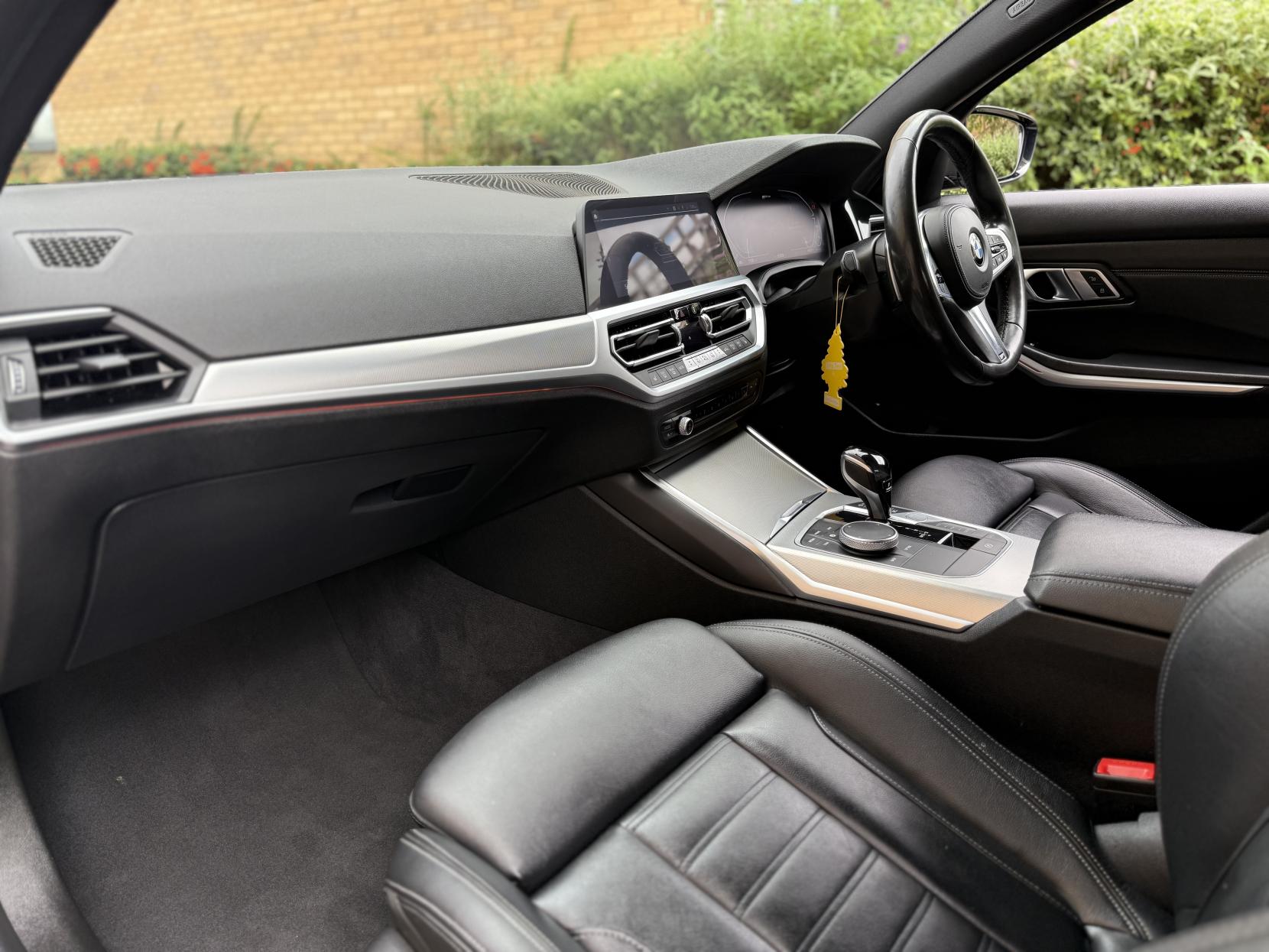 BMW 3 Series 2.0 330e 12kWh M Sport Saloon 4dr Petrol Plug-in Hybrid Auto Euro 6 (s/s) (292 ps)